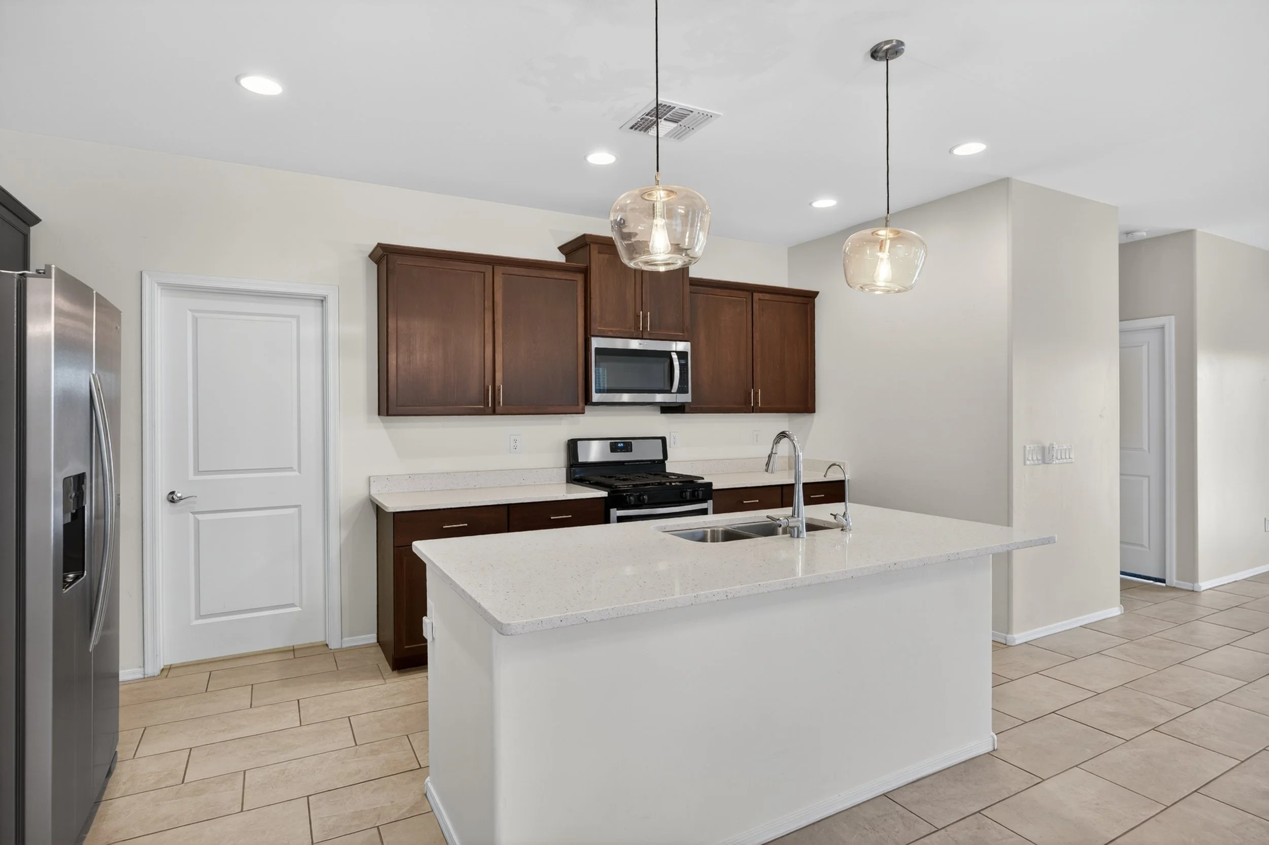 13 Kitchen photo e.jpg
