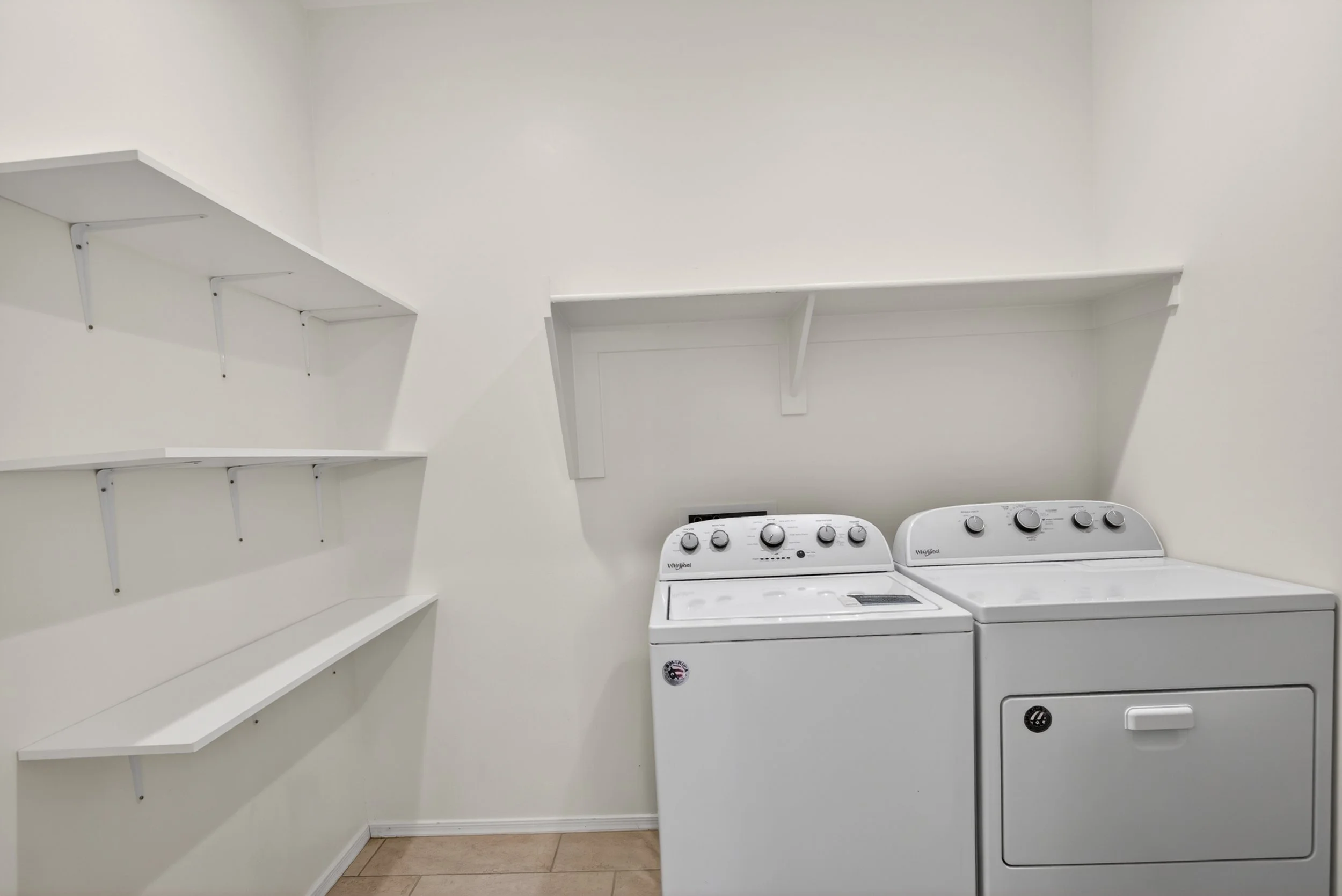 14 Laundry Room.jpg