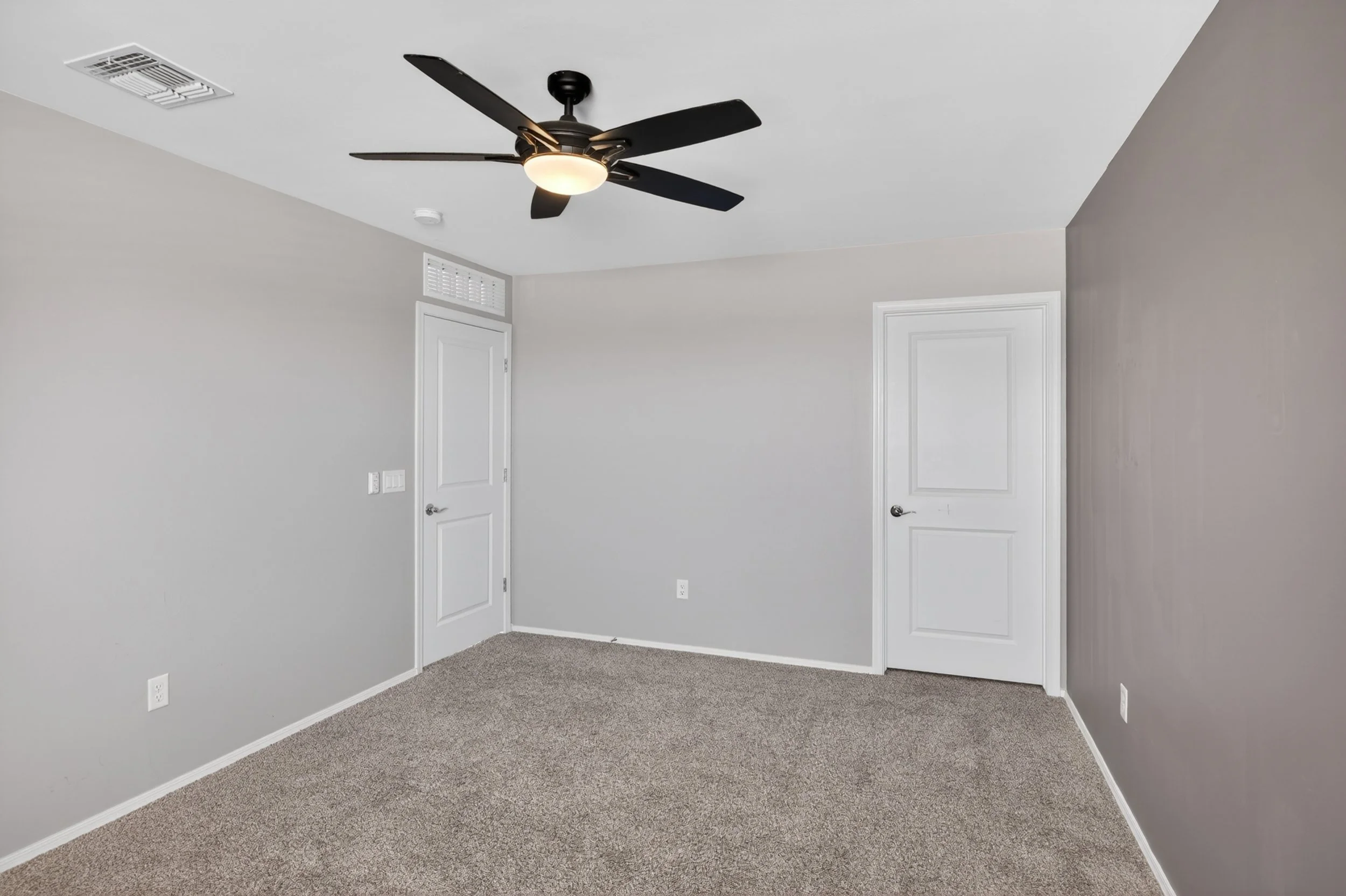 25 Bedroom 1 photo b.jpg