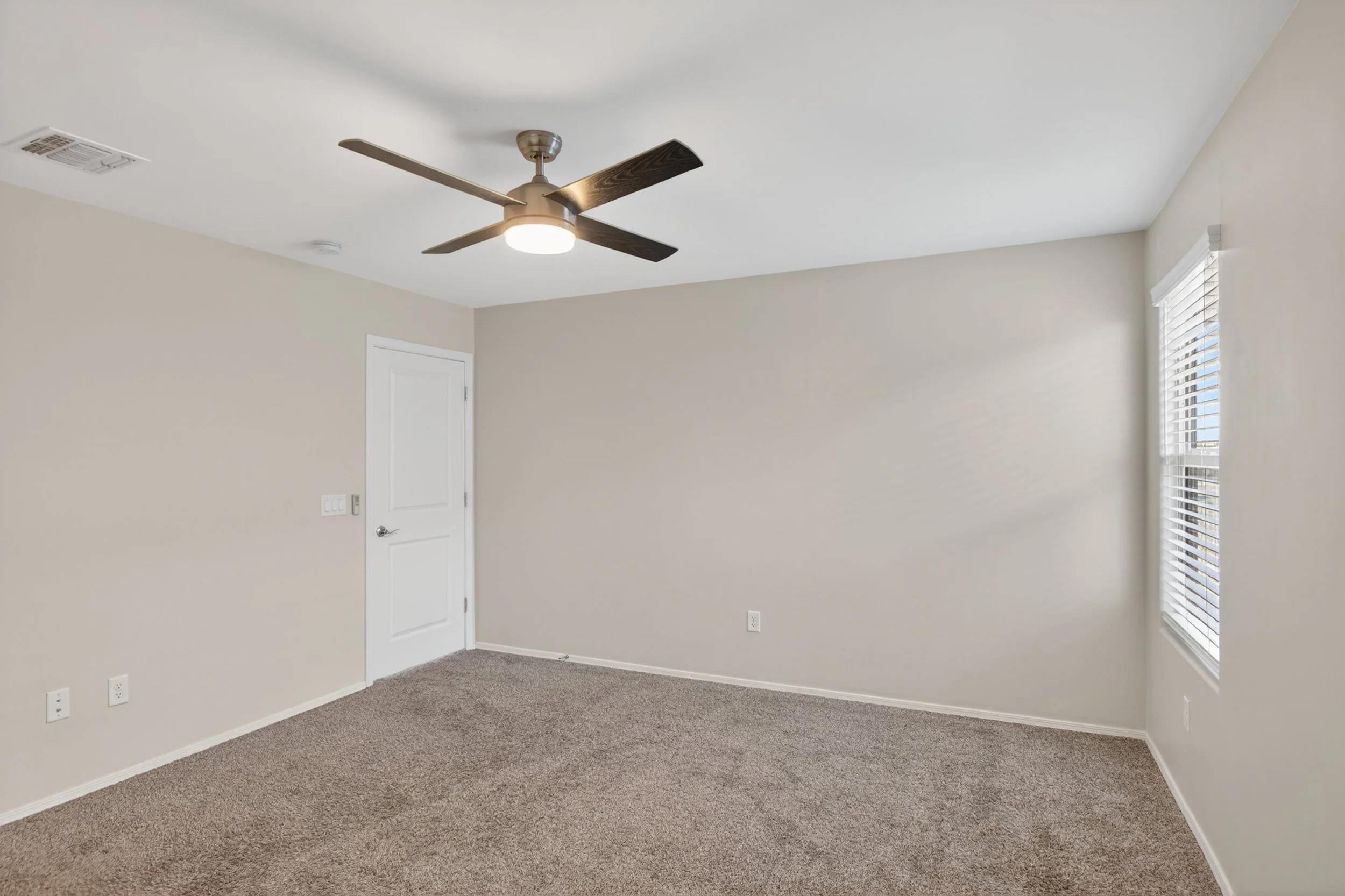 27 Bedroom 2 photo b.jpg