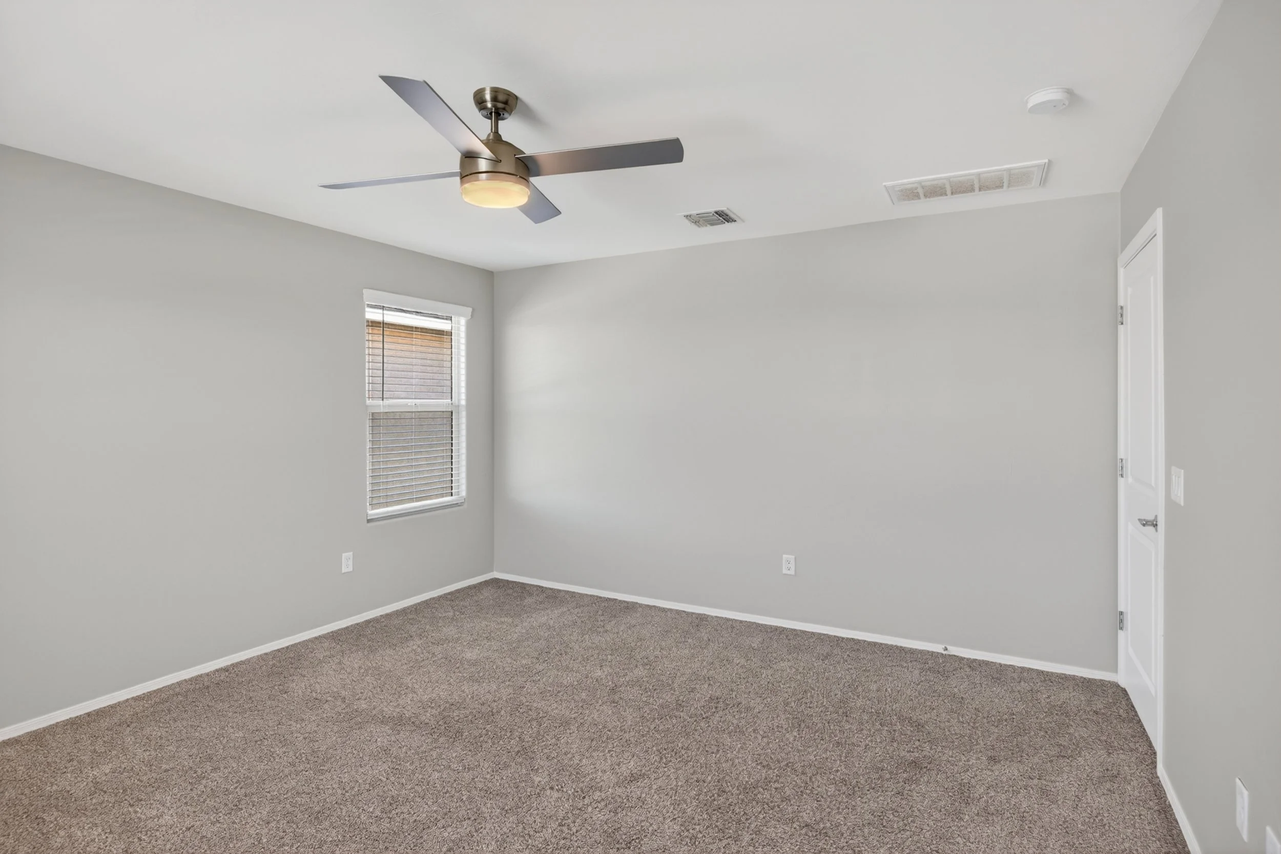 31 Bedroom 3 photo b.jpg