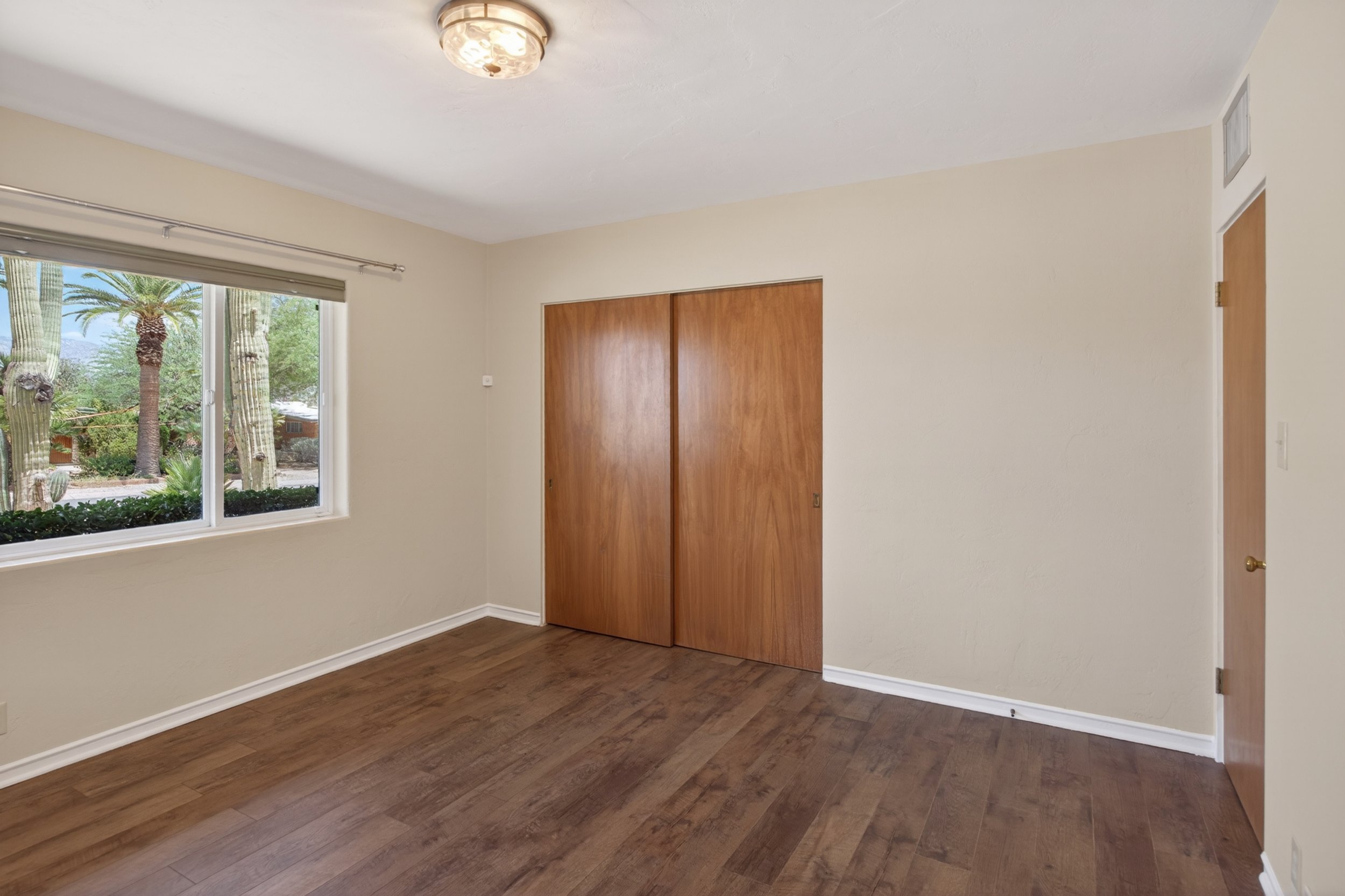 13 Main Bedroom photo b.jpg