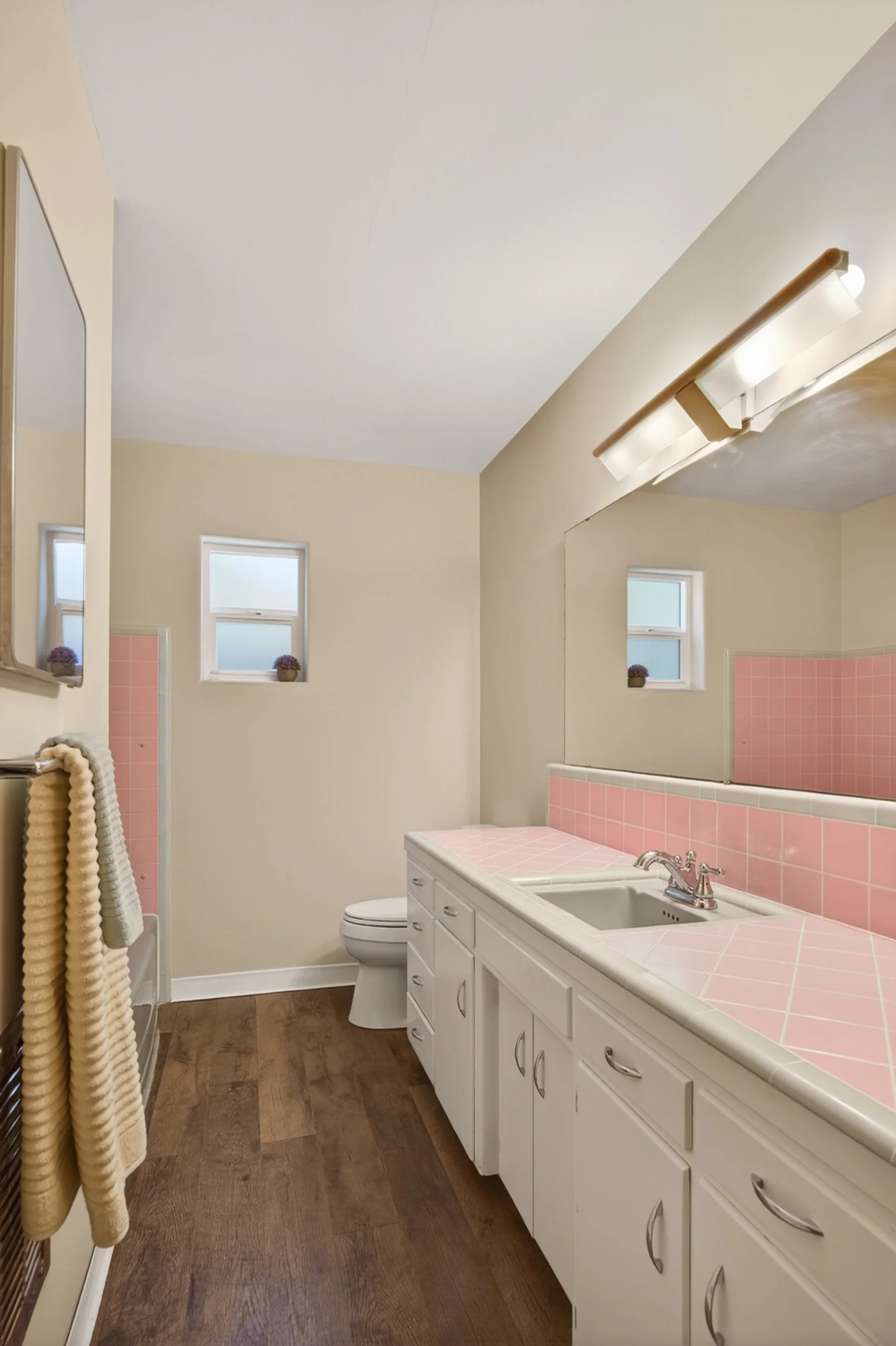 17 Bathroom photo a.jpg
