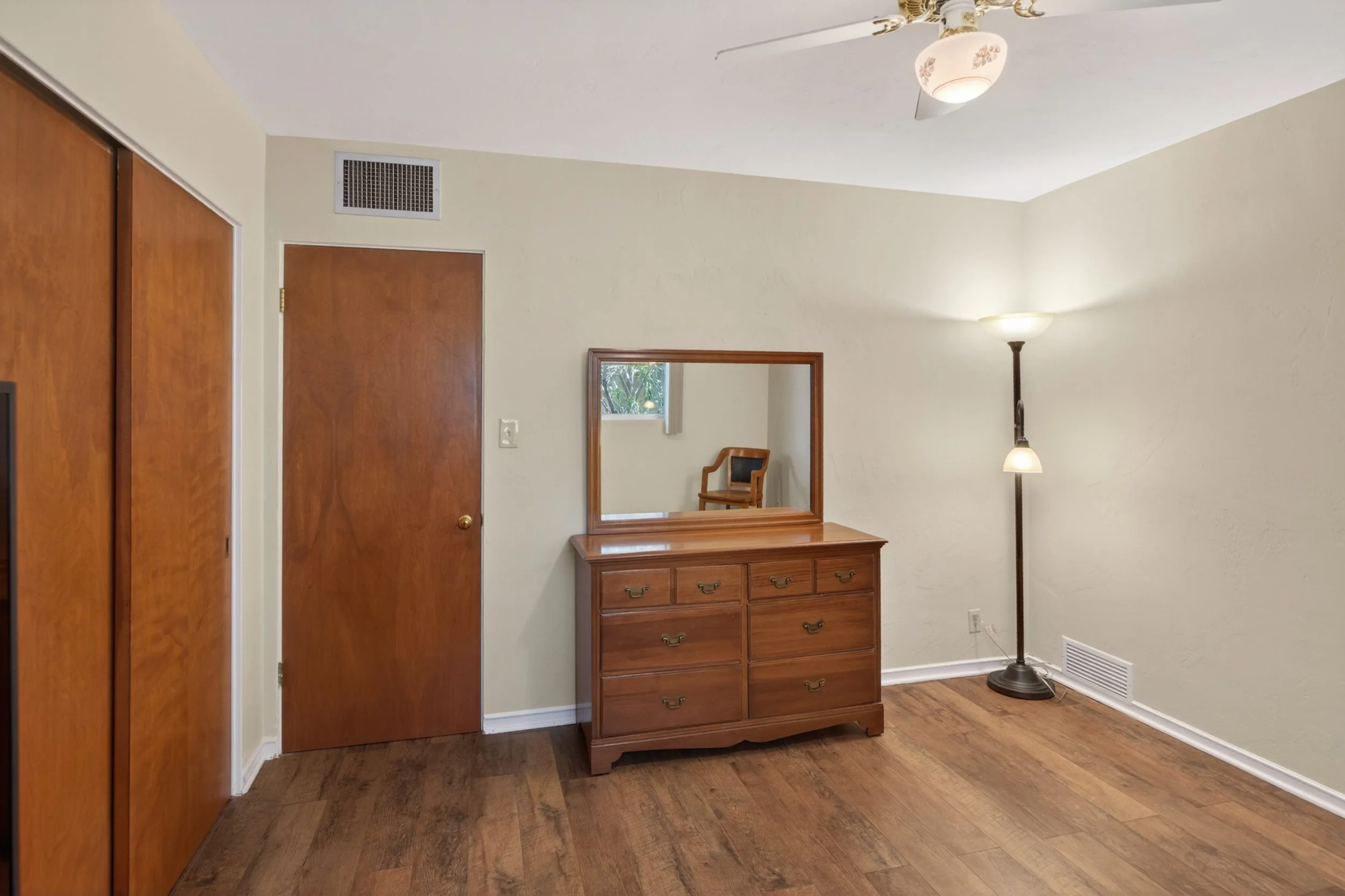 19 Bedroom 1 photo a.jpg