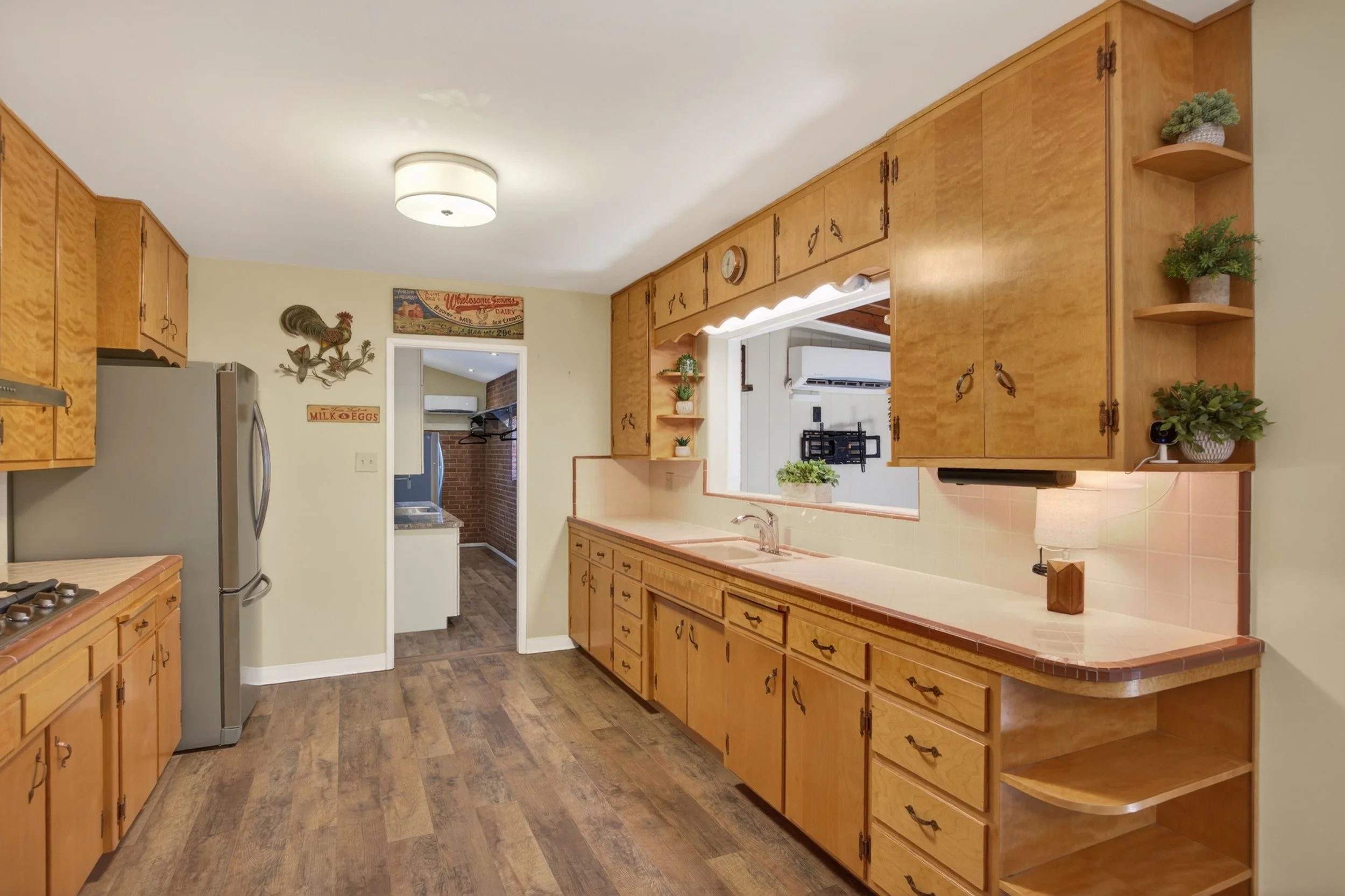 25 Kitchen photo a.jpg