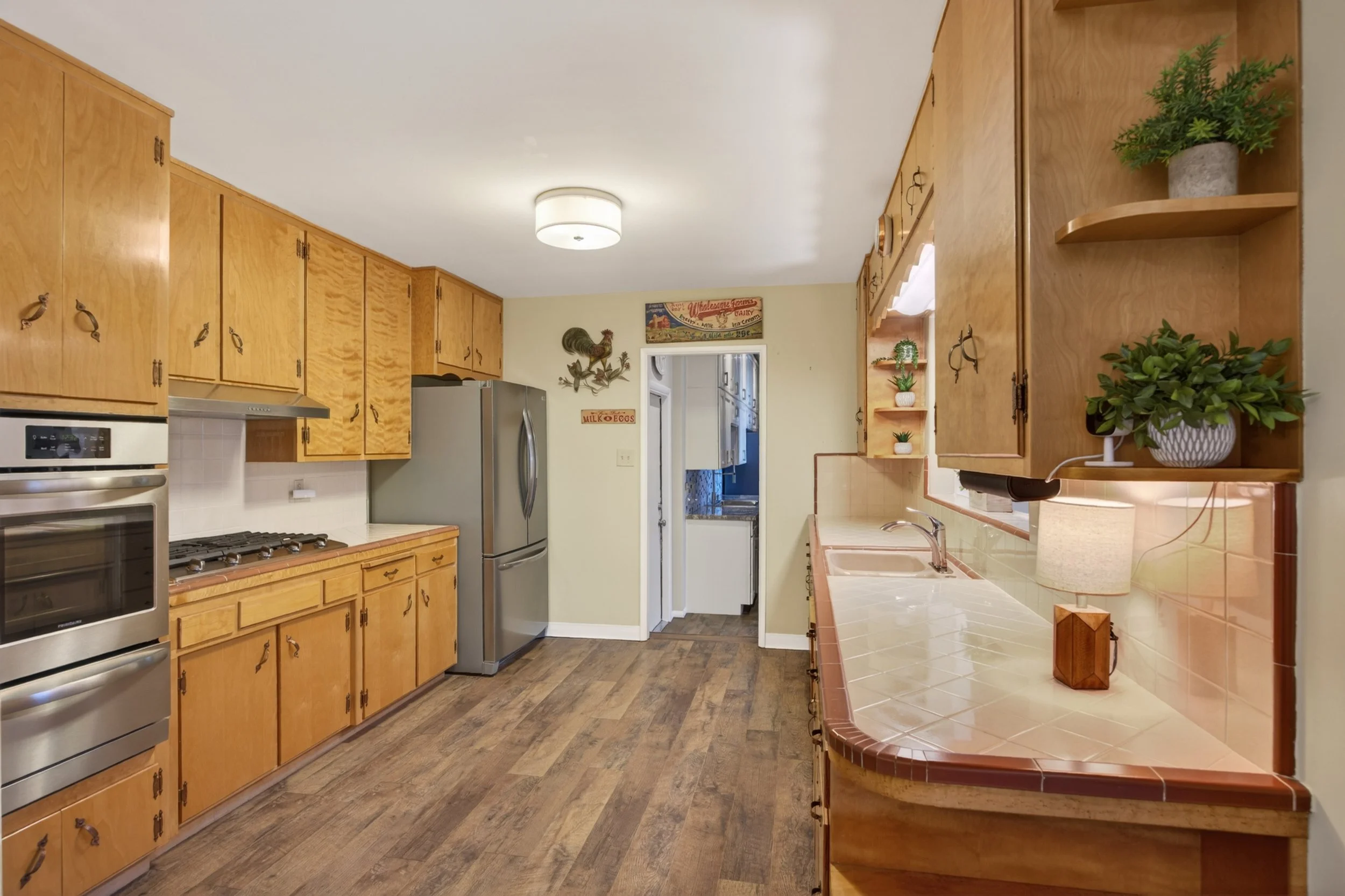 26 Kitchen photo b.jpg