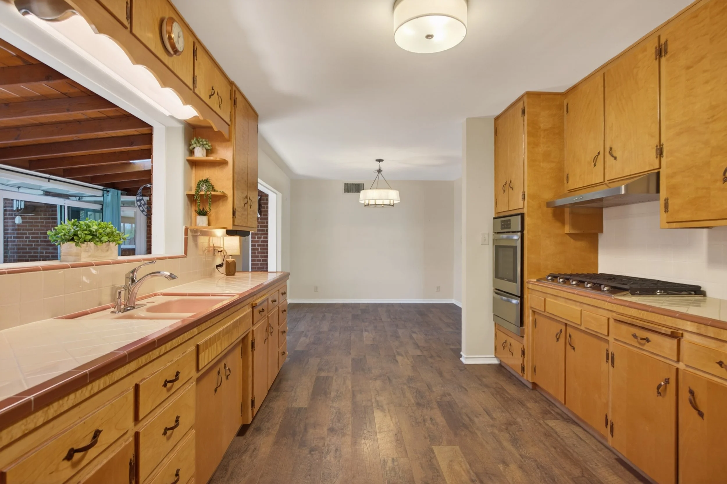 27 Kitchen photo c.jpg