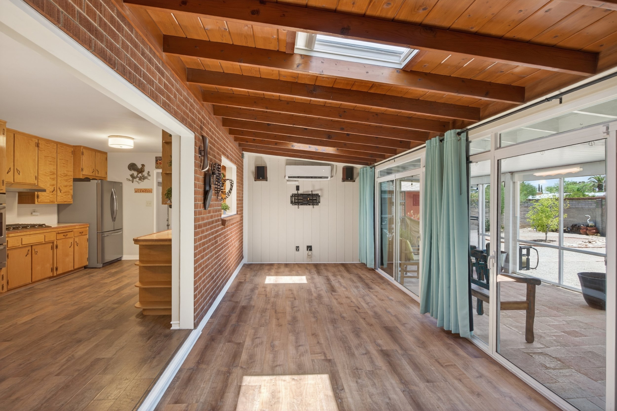 32 Family Room photo a.jpg