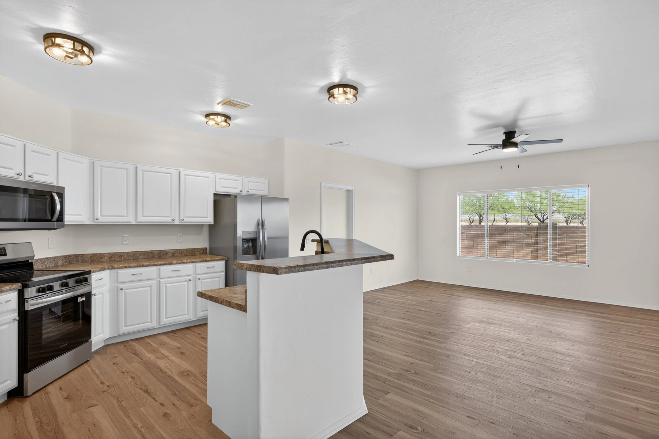 16 Kitchen photo b.jpg