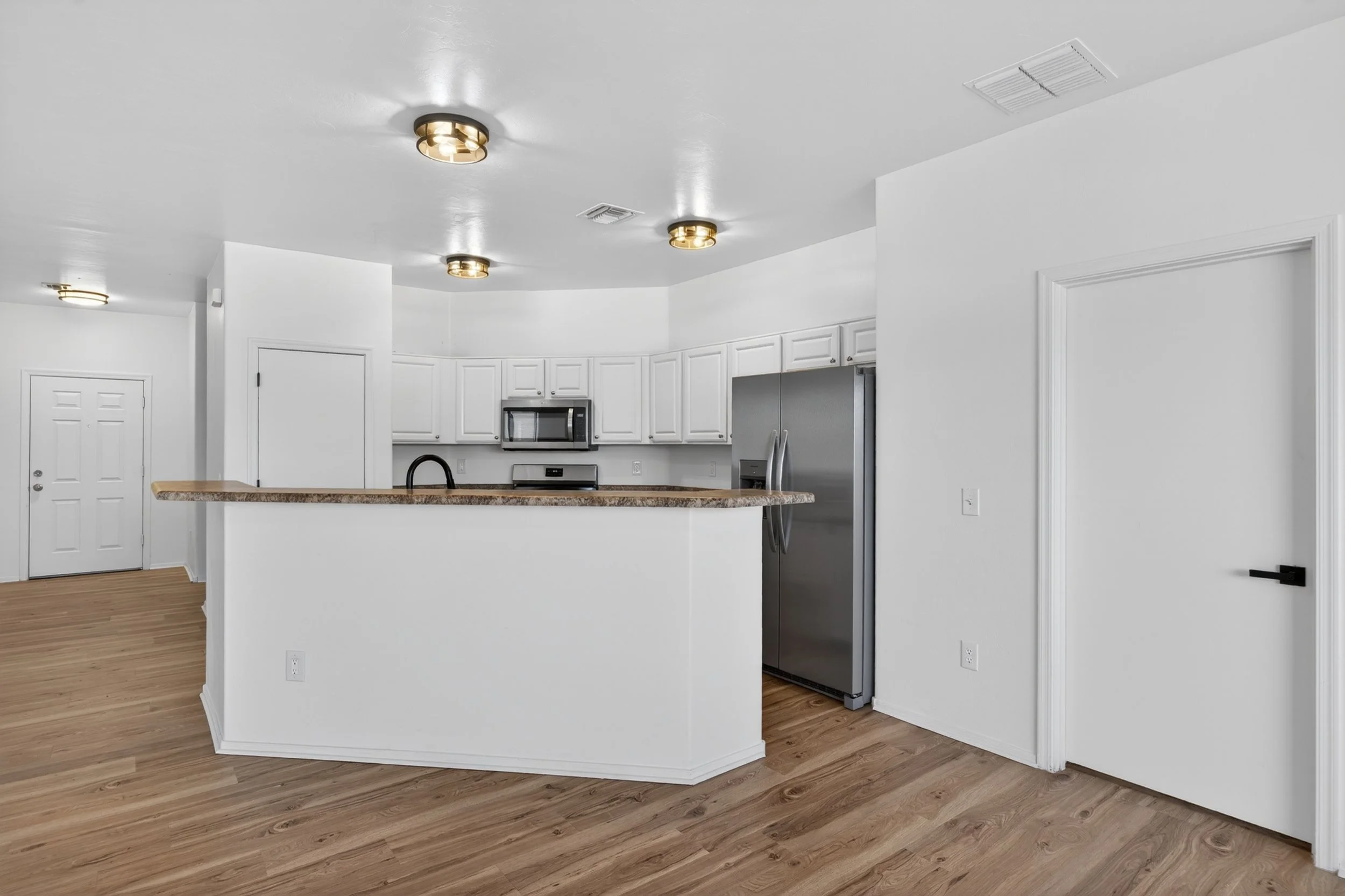 18 Kitchen photo d.jpg