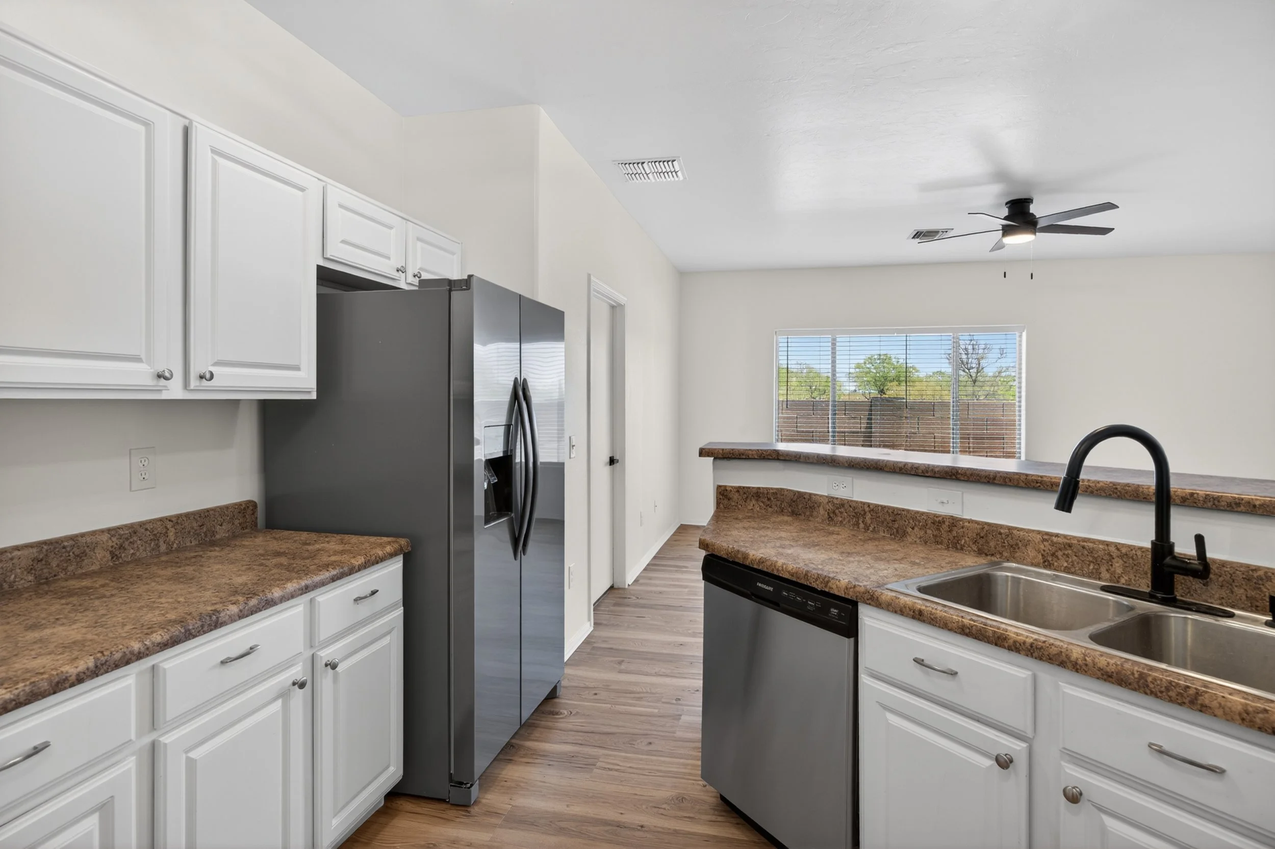20 Kitchen photo f.jpg
