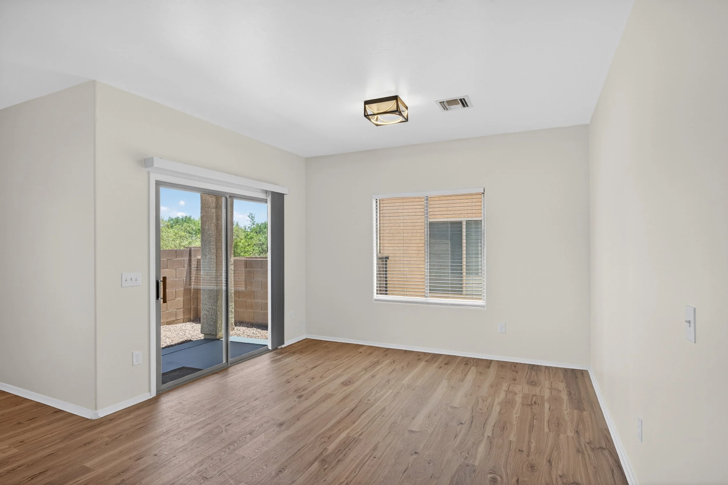 21 Living Room photo a.jpg