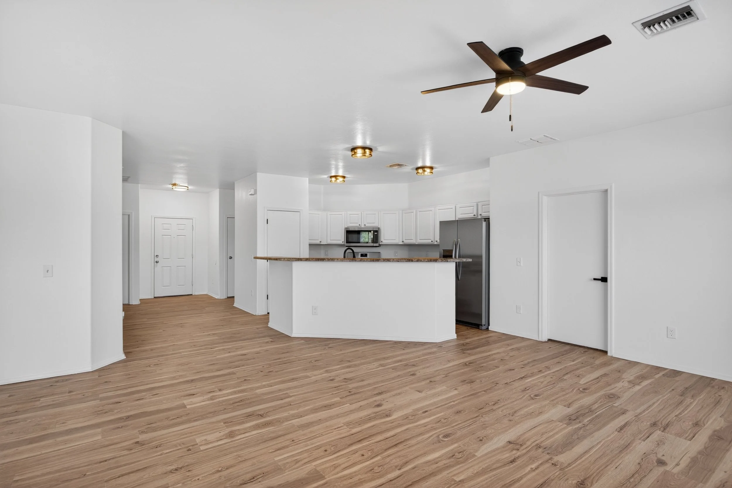 23 Living Room photo c.jpg