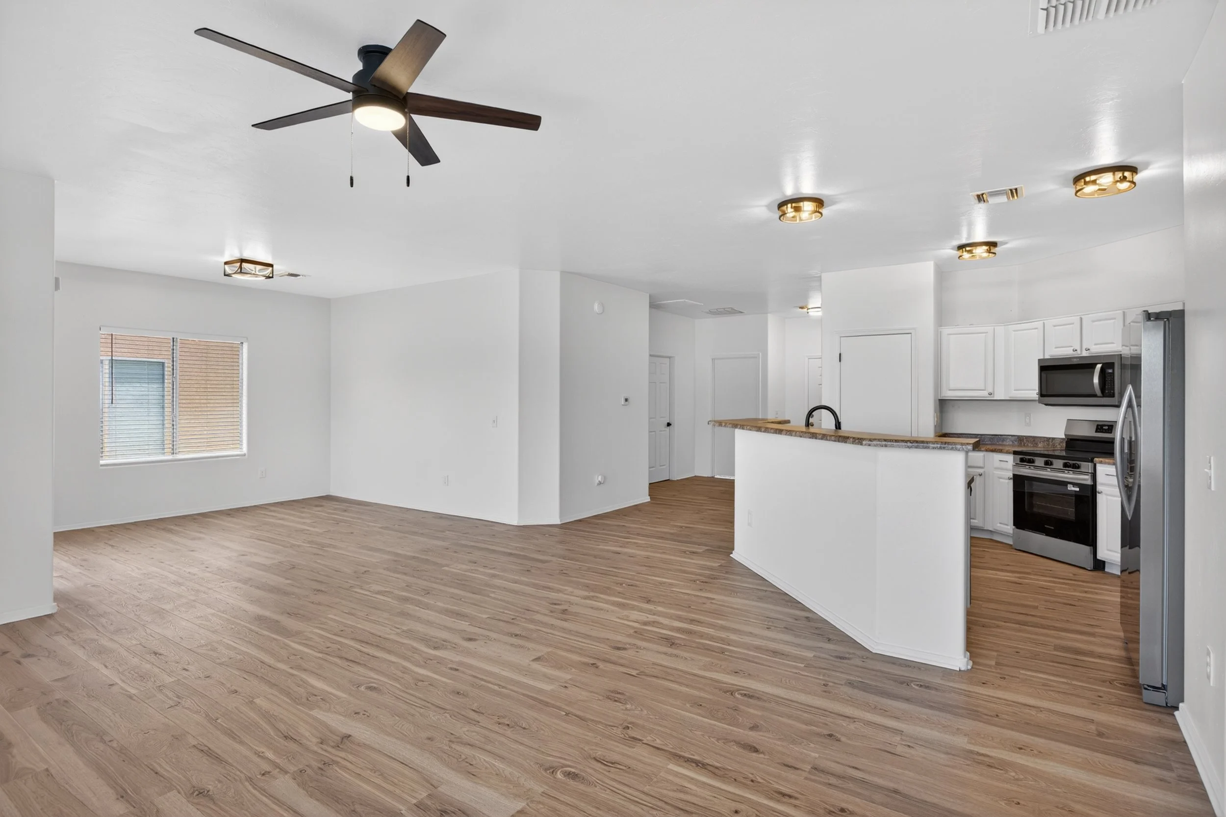 24 Living Room photo d.jpg