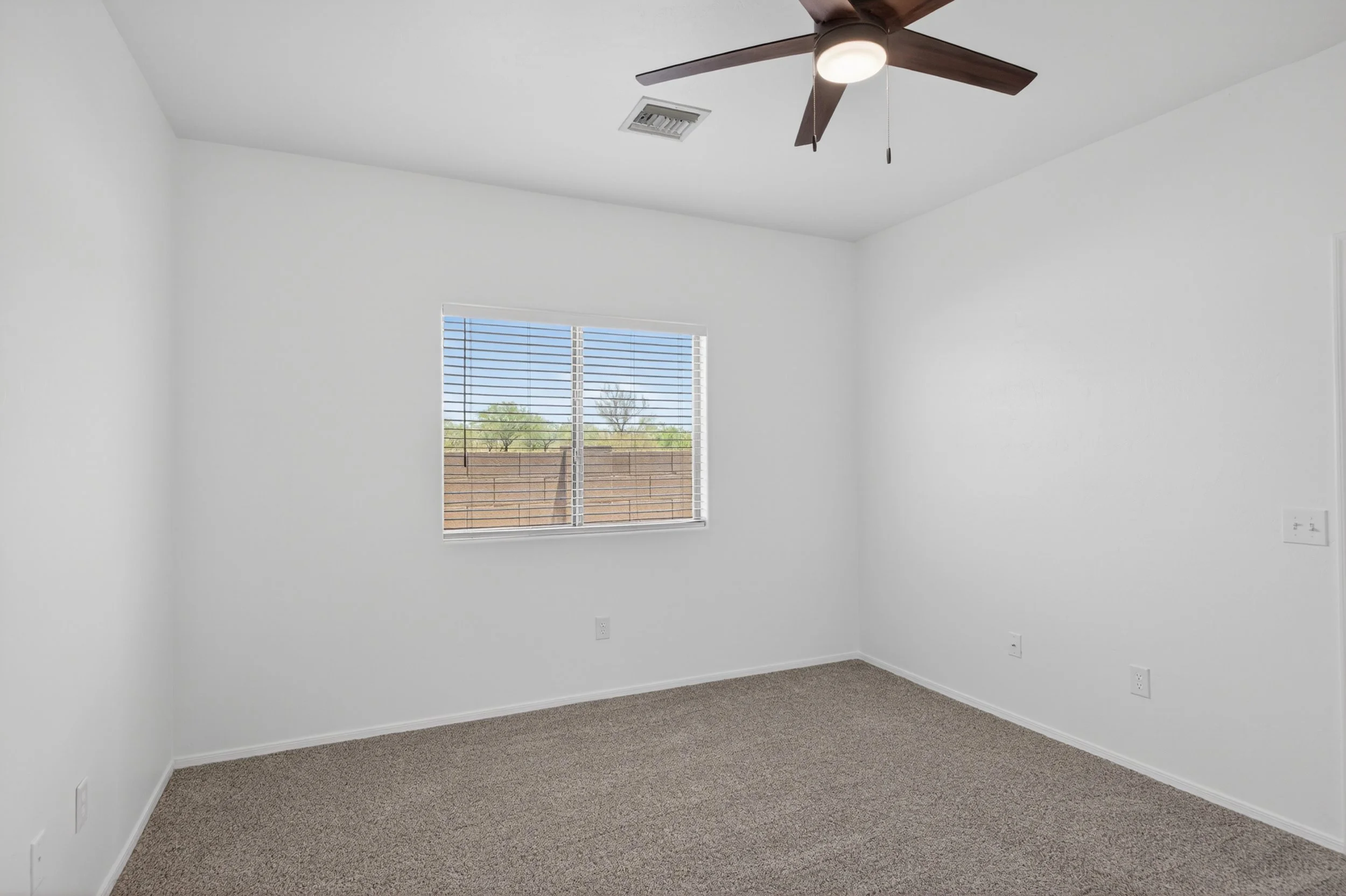 26 Main Bedroom photo a.jpg