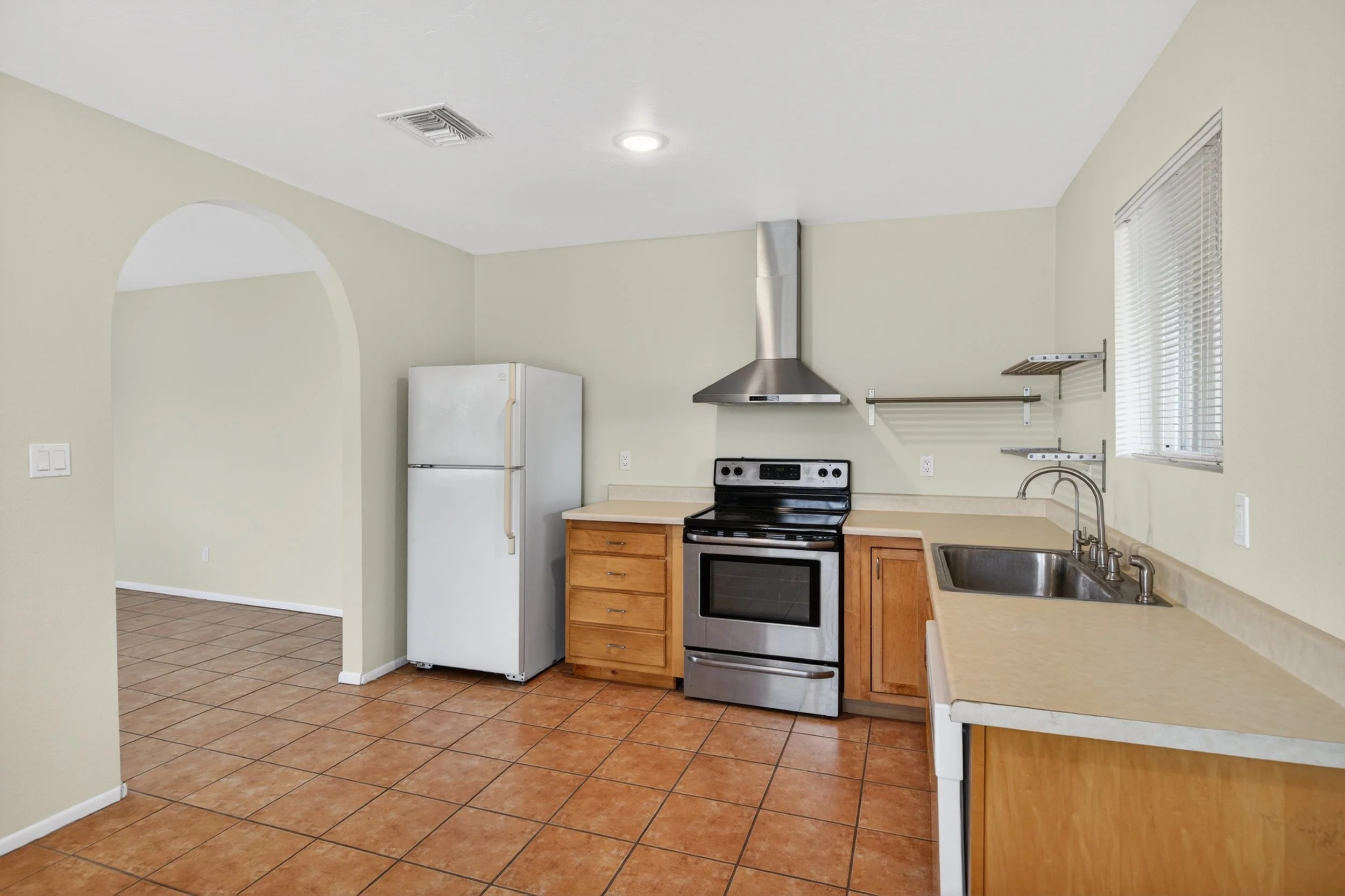 13 Kitchen 1727 photo c.jpg