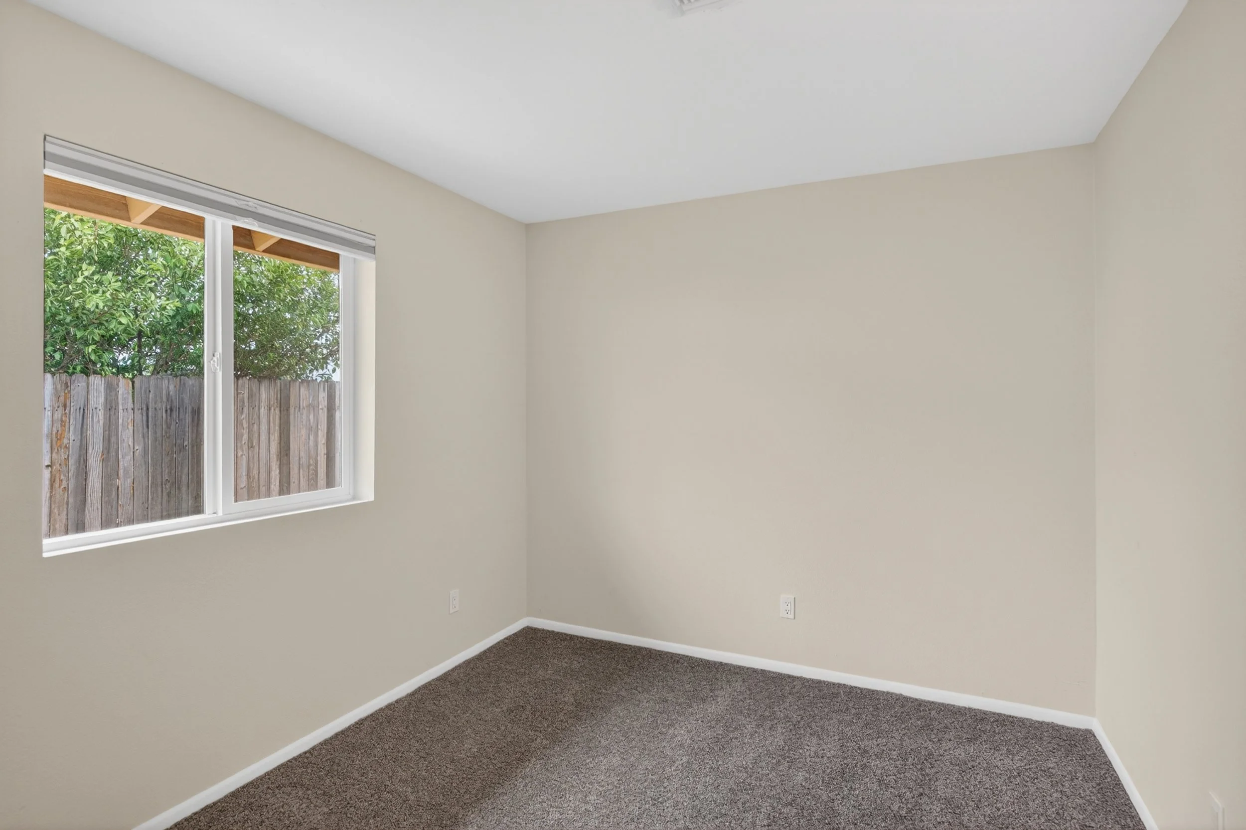 18 Bedroom 2 1727 photo a.jpg