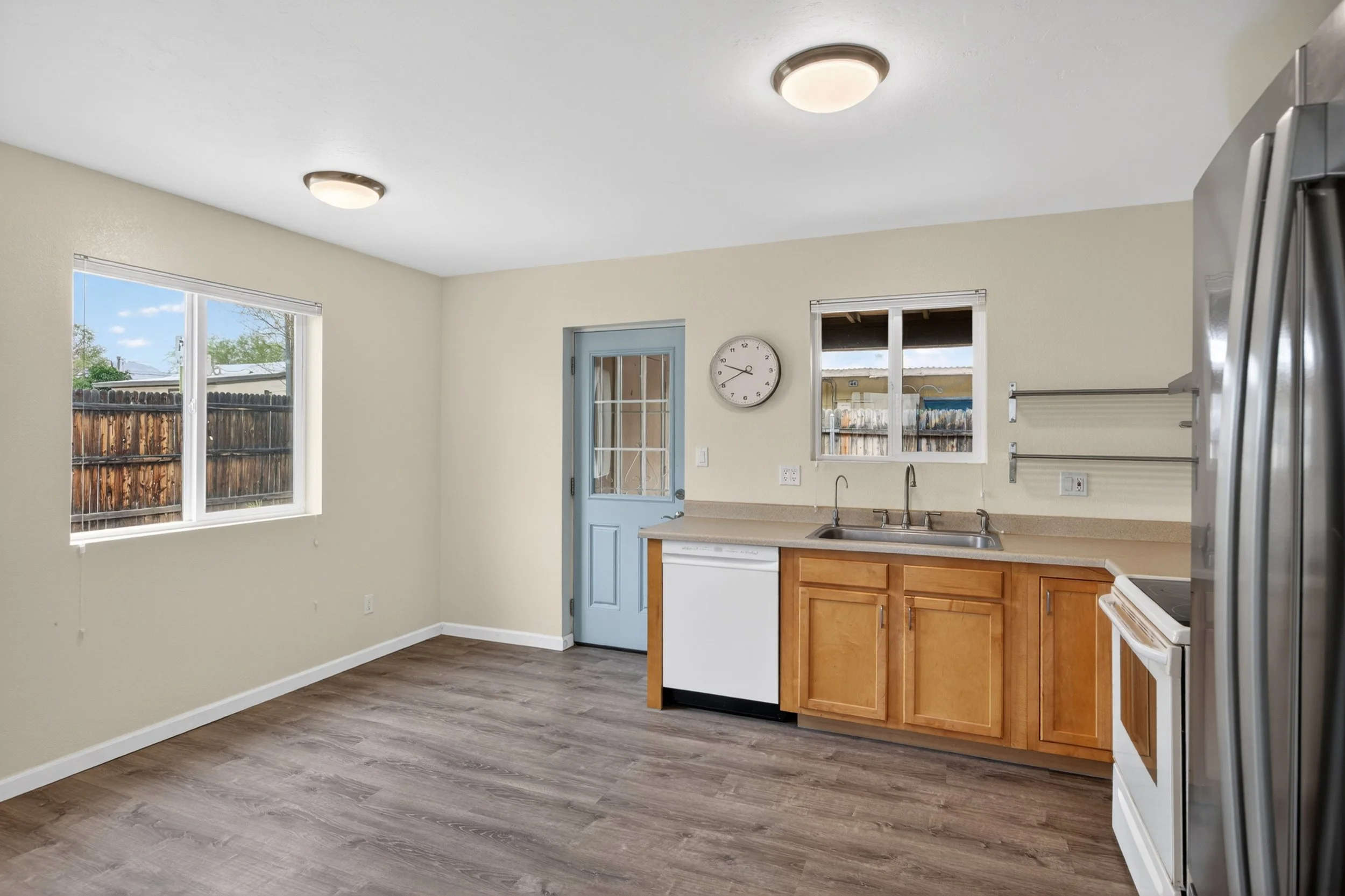 25 Kitchen 1729 photo a.jpg