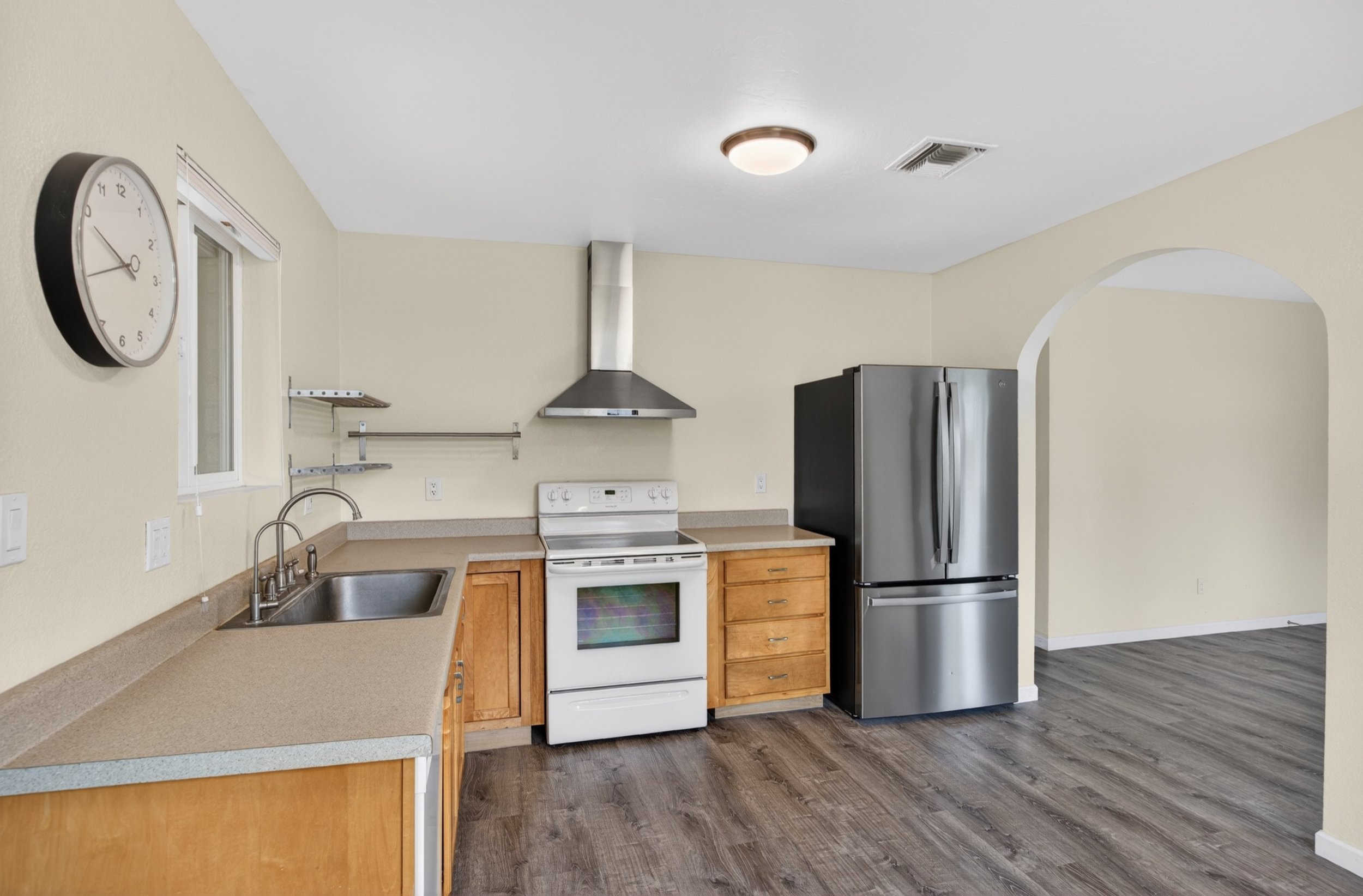 26 Kitchen 1729 photo b.jpg