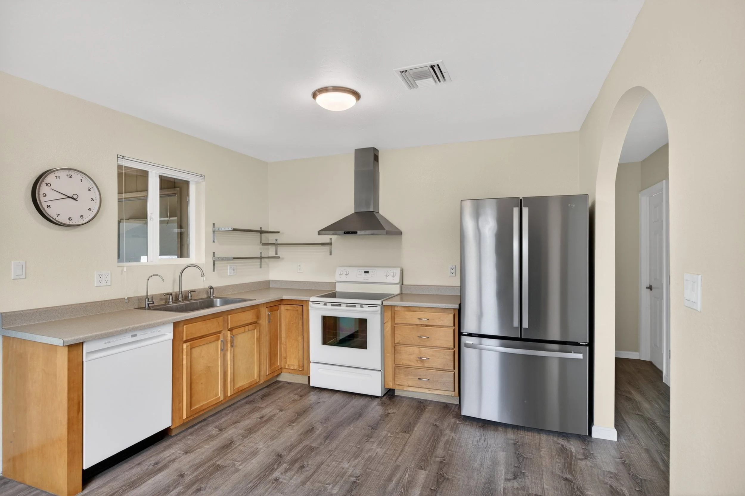 27 Kitchen 1729 photo c.jpg