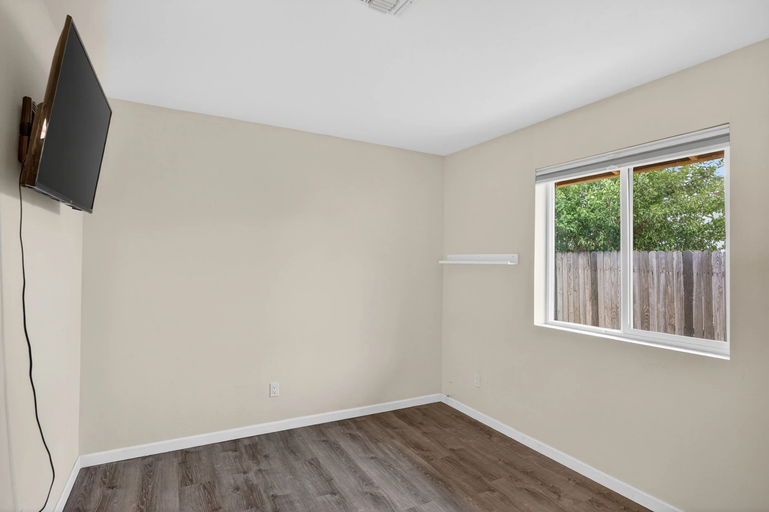 29 Bedroom 1 1729 photo a.jpg