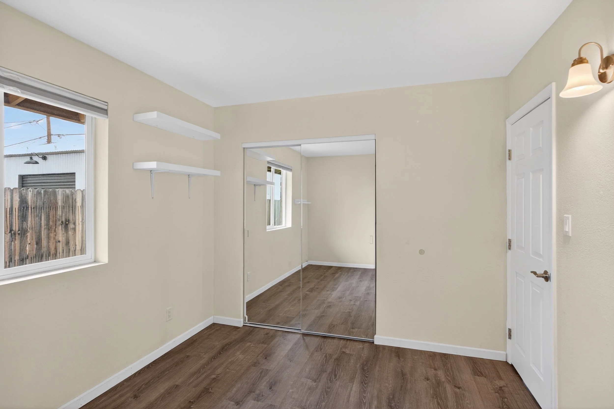 30 Bedroom 1 1729 photo b.jpg