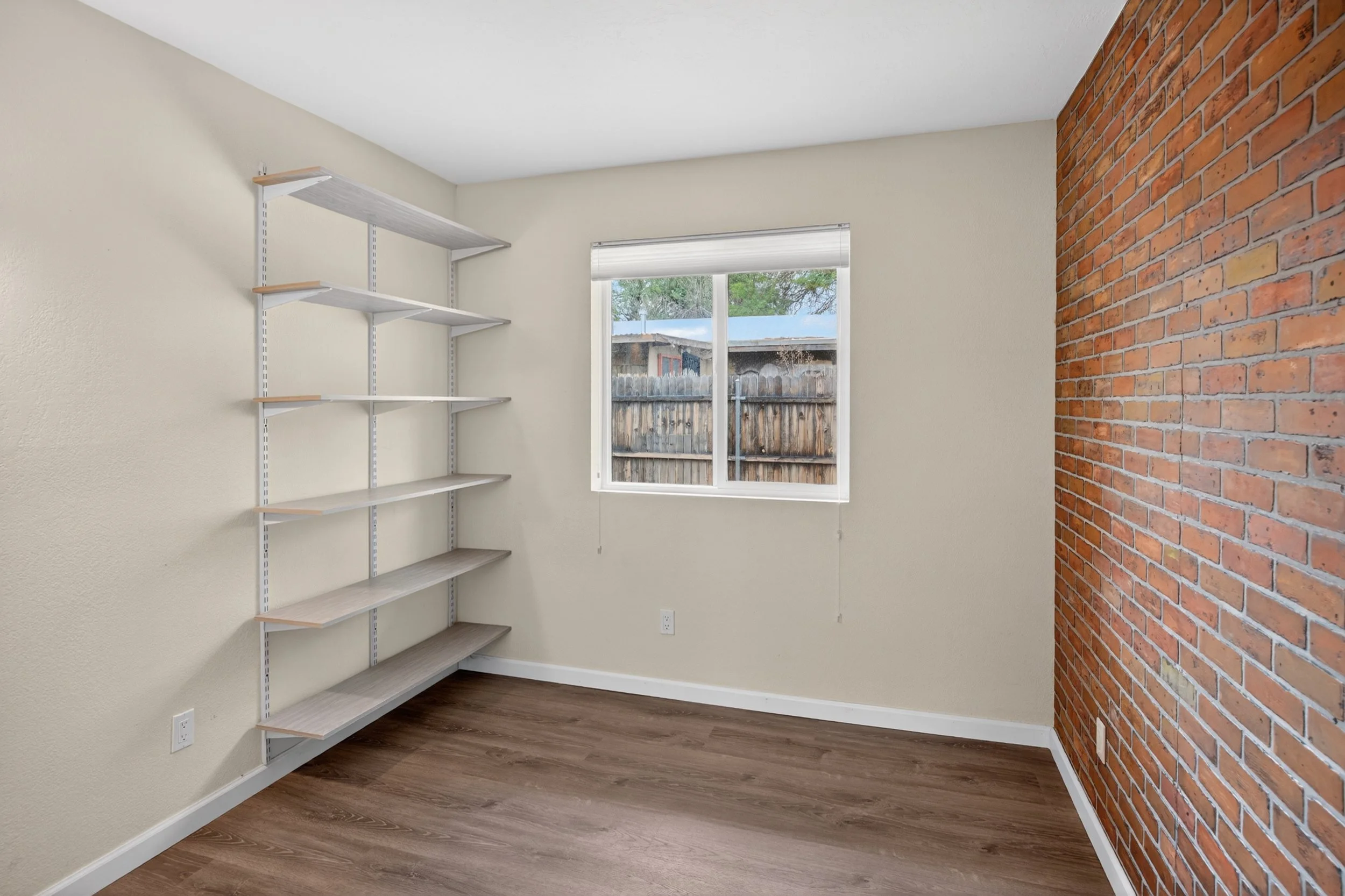 31 Bedroom 2 1729 photo a.jpg