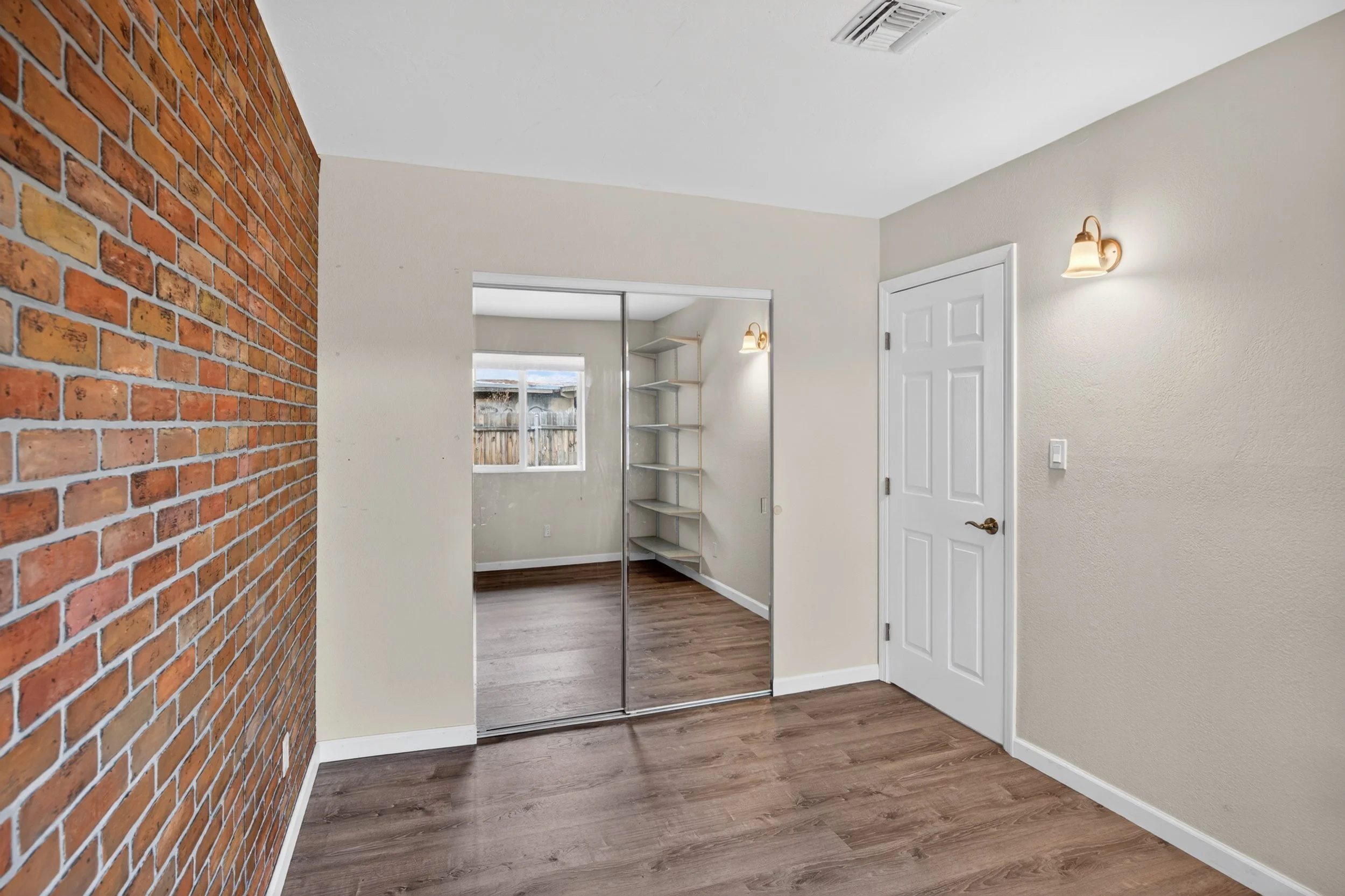 32 Bedroom 2 1729 photo b.jpg