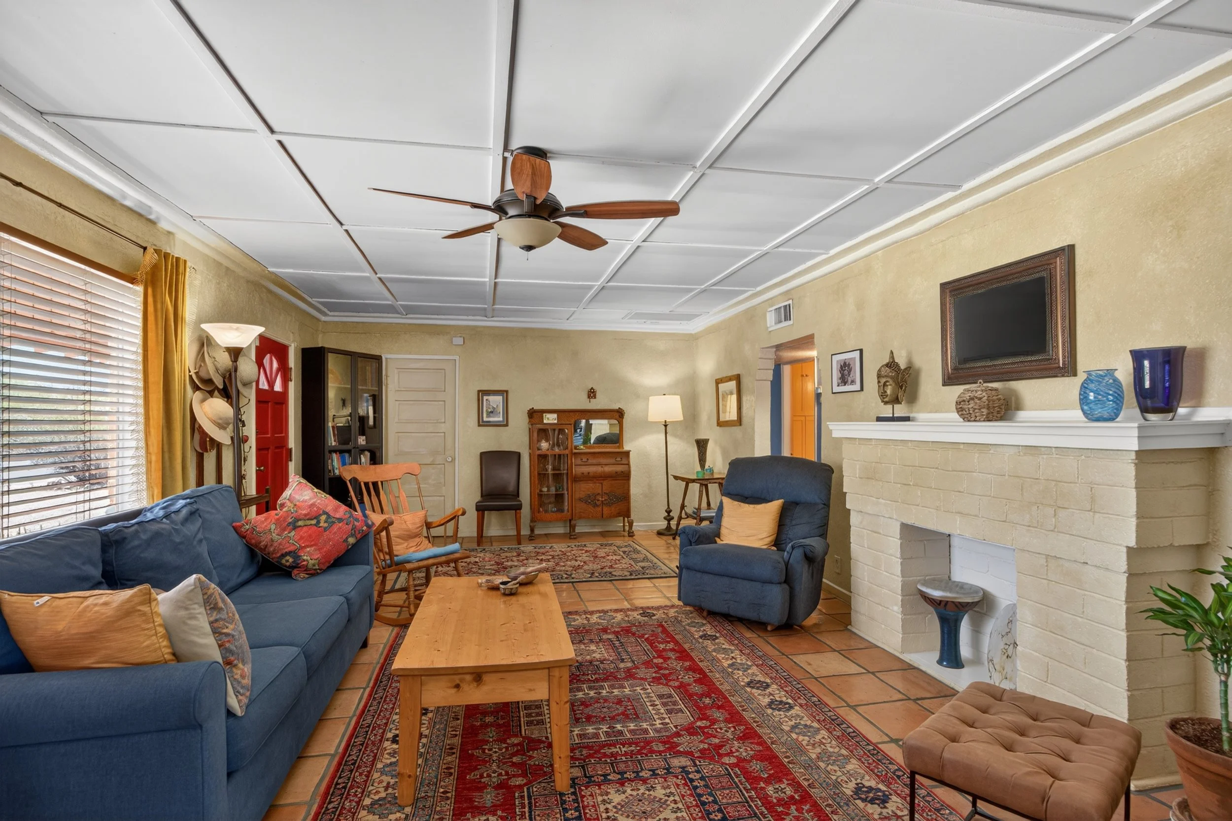 9 Living Room photo b.jpg