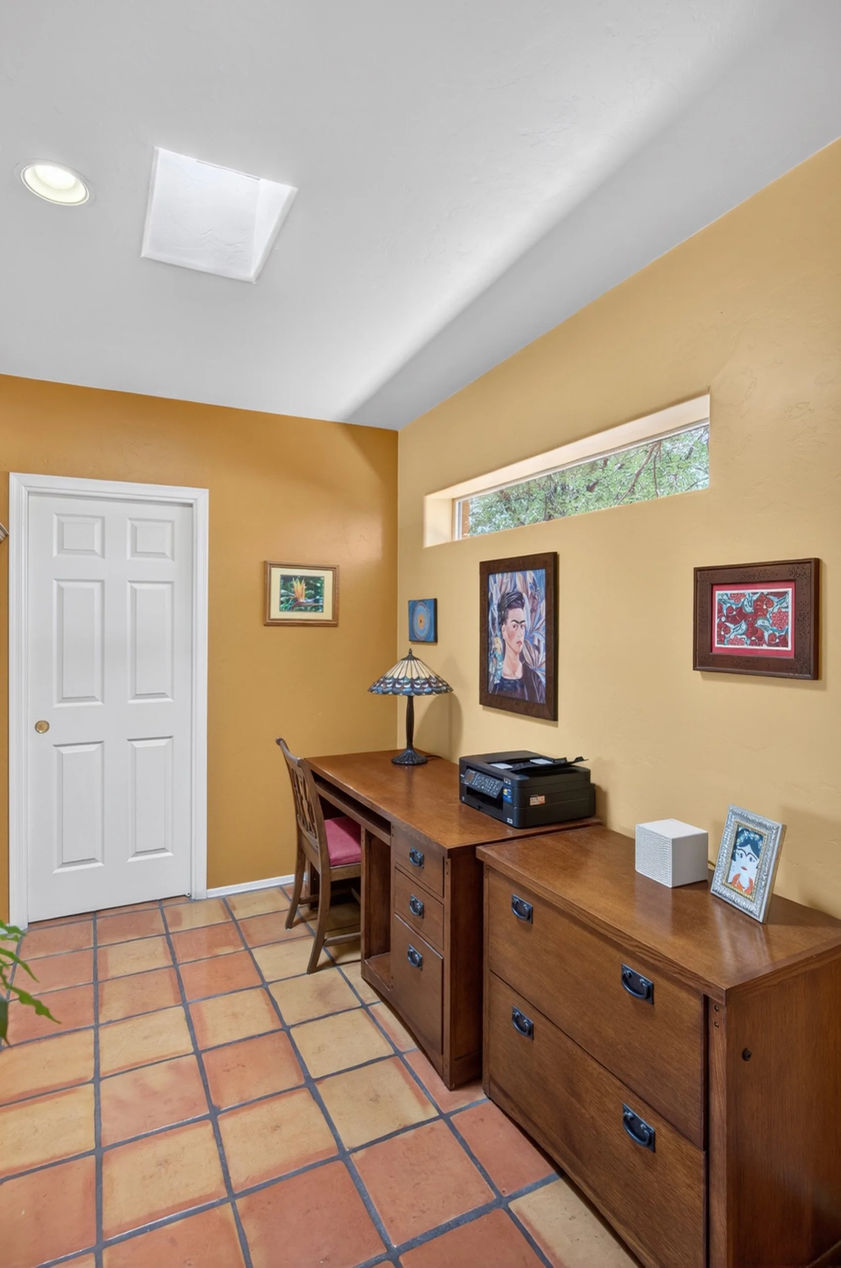 12 Family Room photo a.jpg