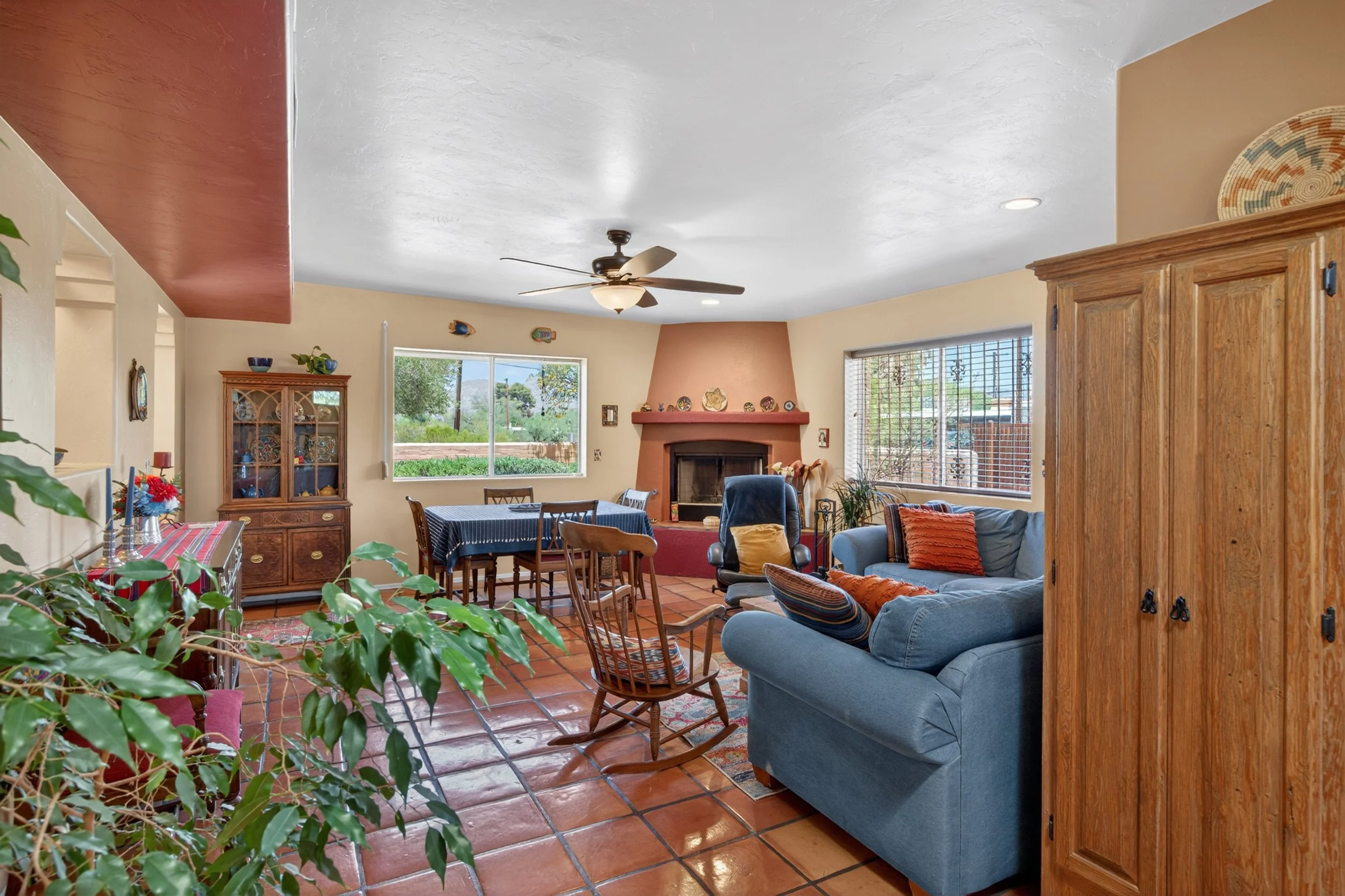 13 Family Room photo b.jpg
