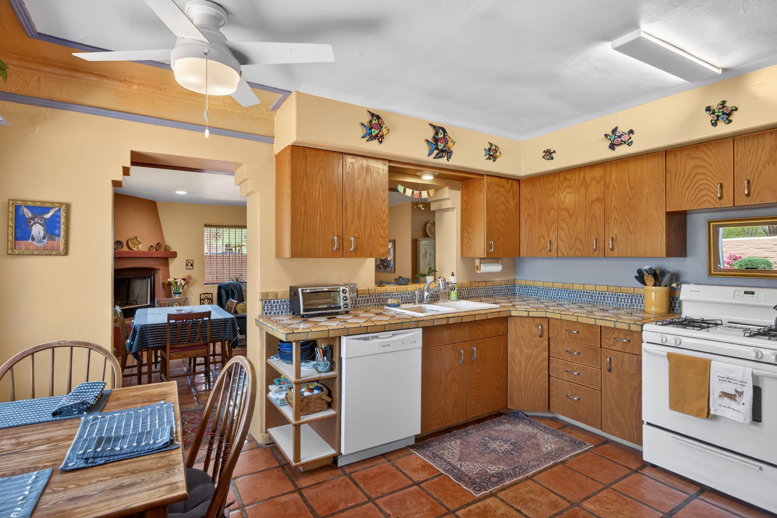 18 Kitchen photo c.jpg