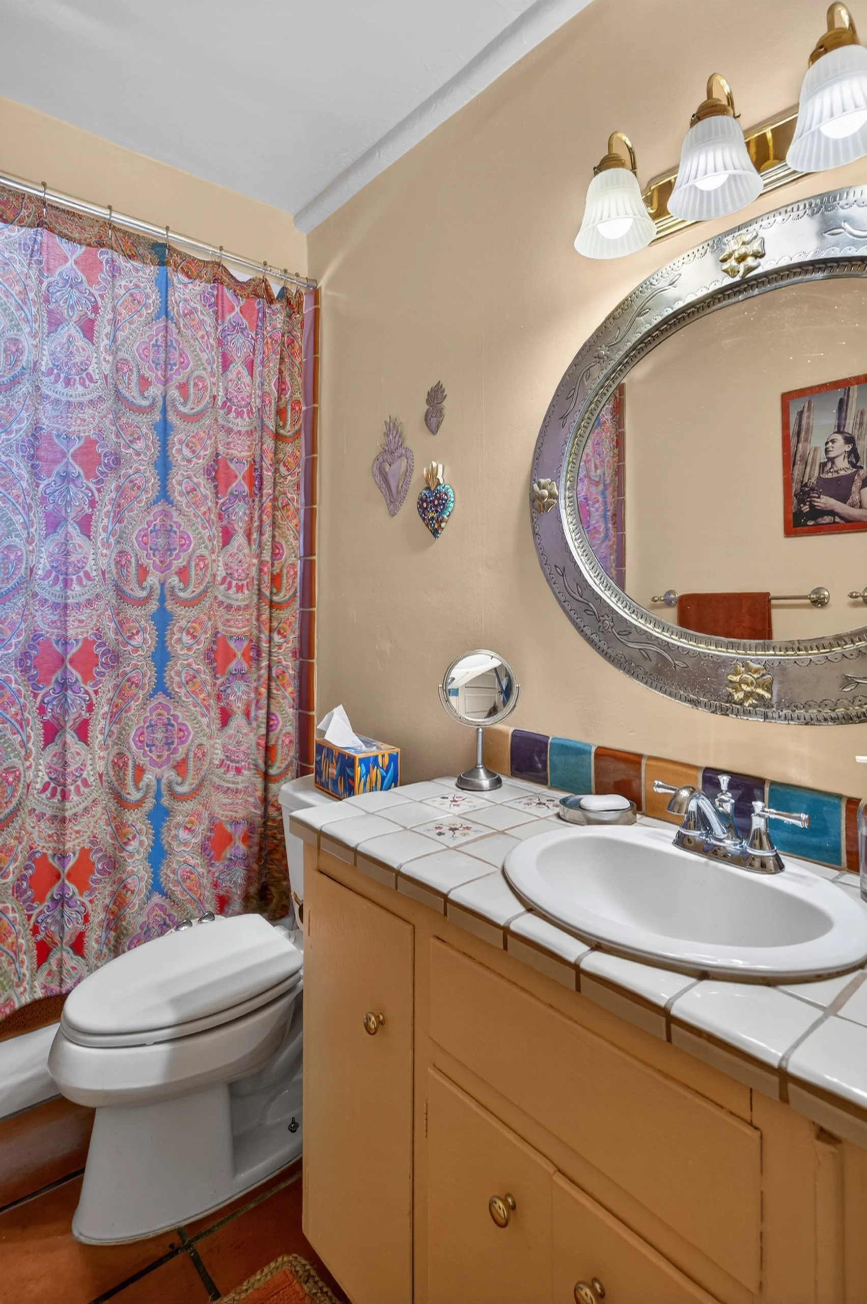 20 Bathroom 2 photo a.jpg