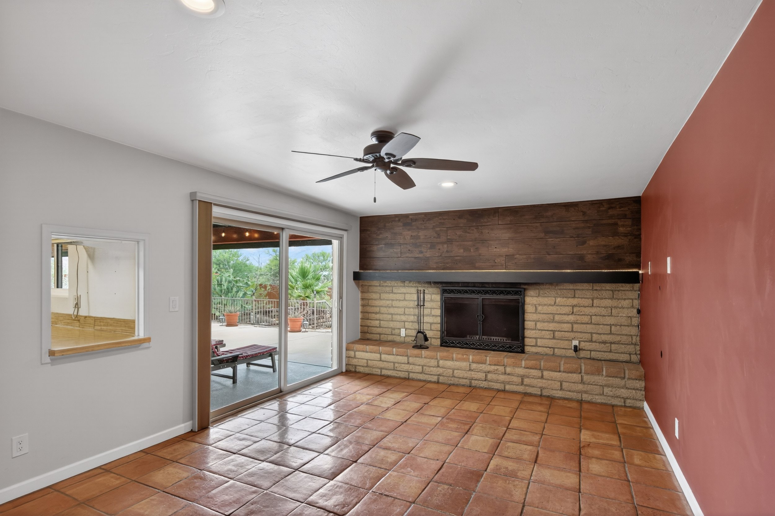 11 Family Room photo a.jpg