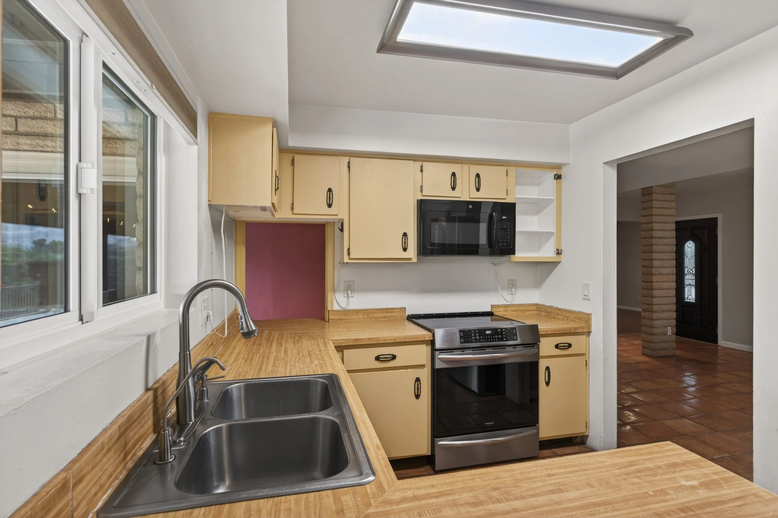 14 Kitchen photo b.jpg