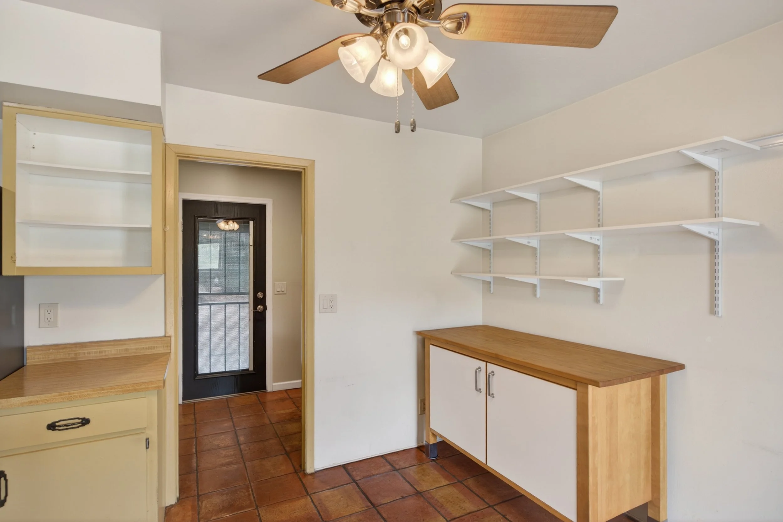 16 Kitchen photo d.jpg