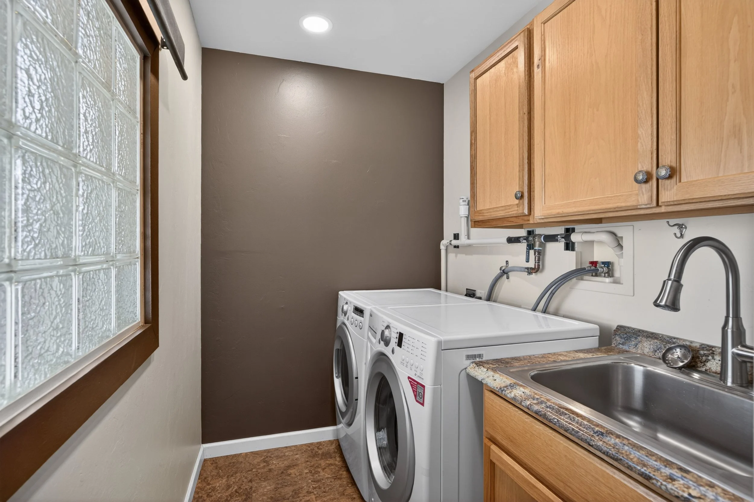 18 Laundry Room.jpg