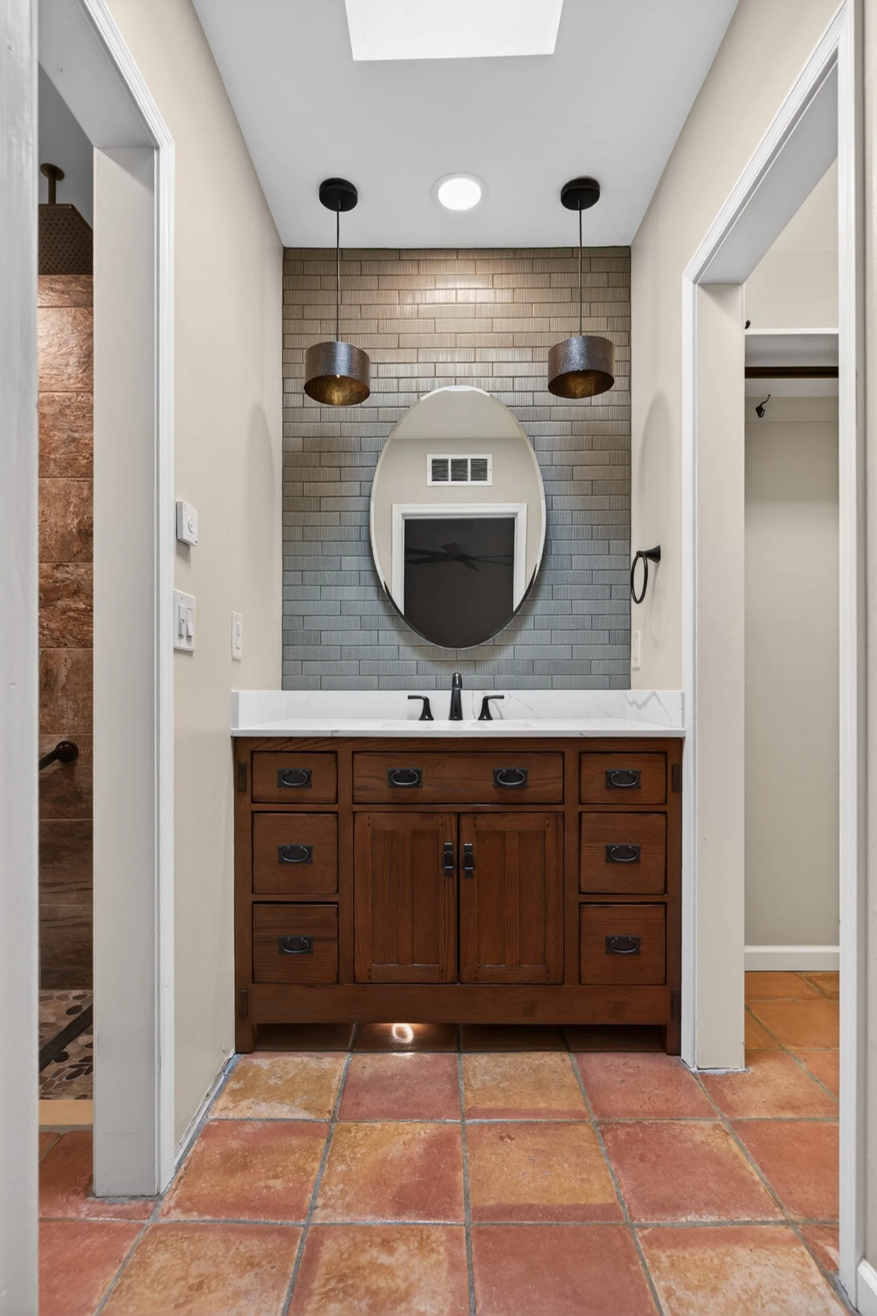 22 Main Bathroom photo a.jpg