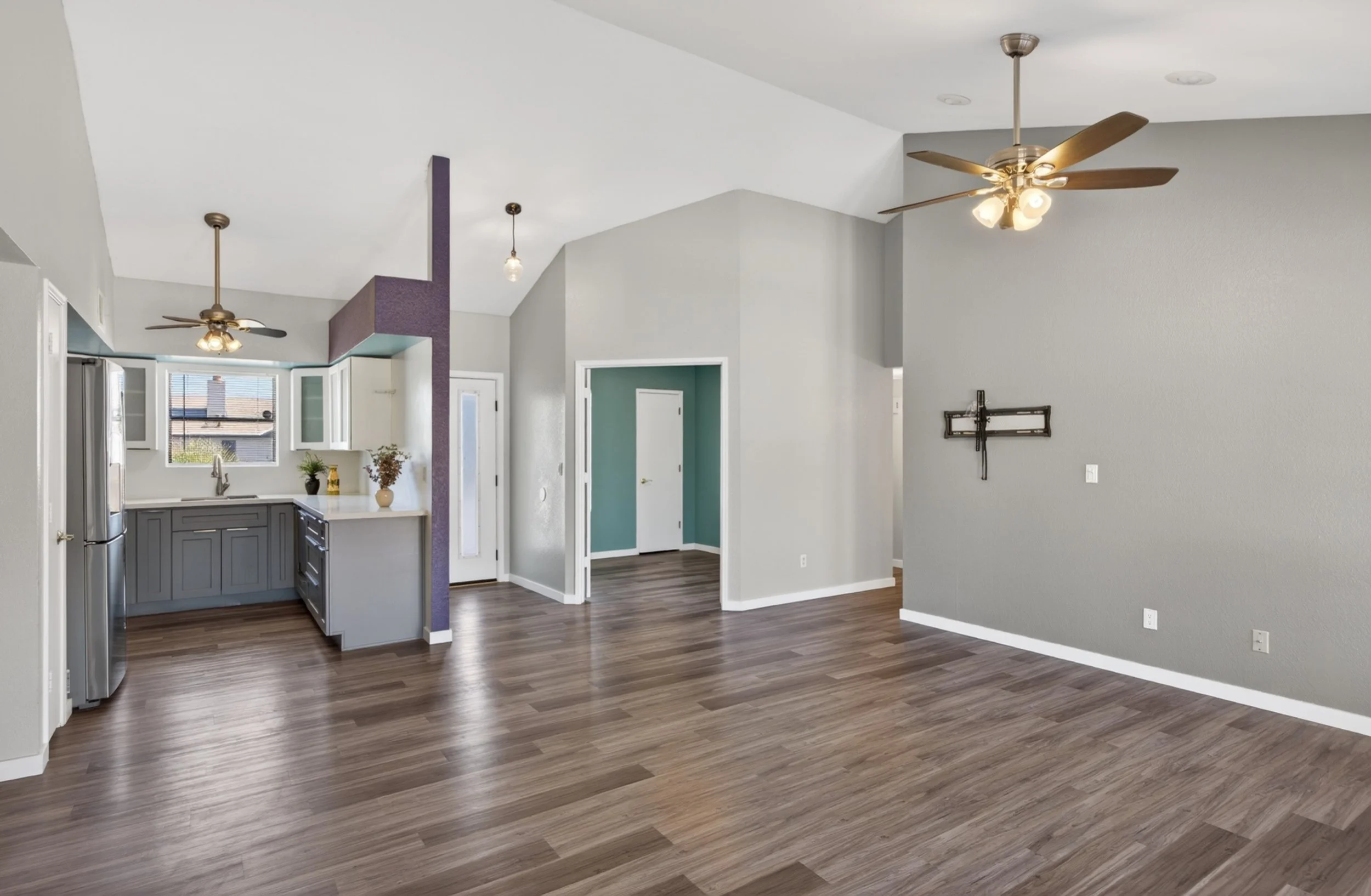 10 Living Room photo b.jpg