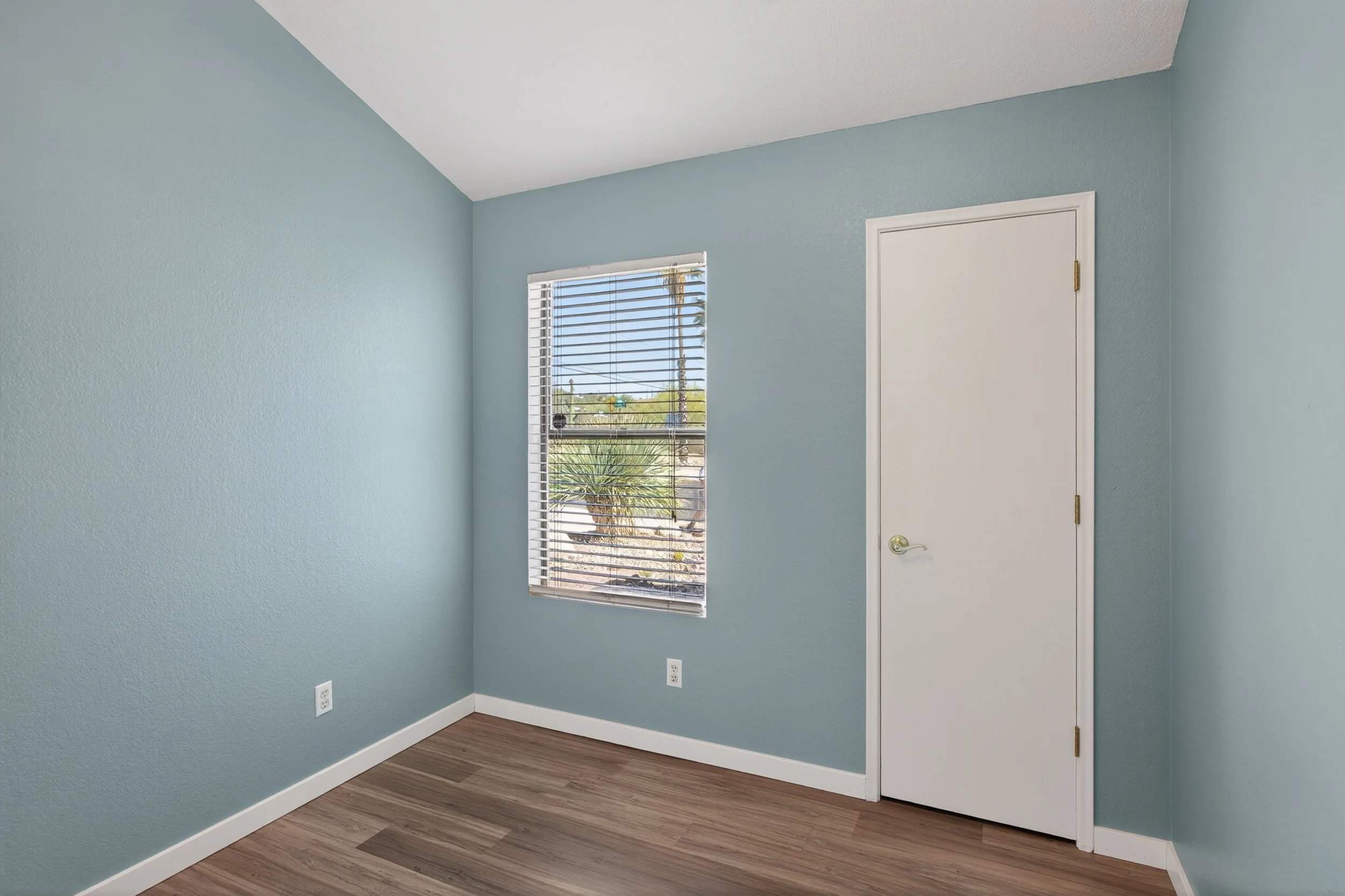 13 Bedroom 1 photo a.jpg