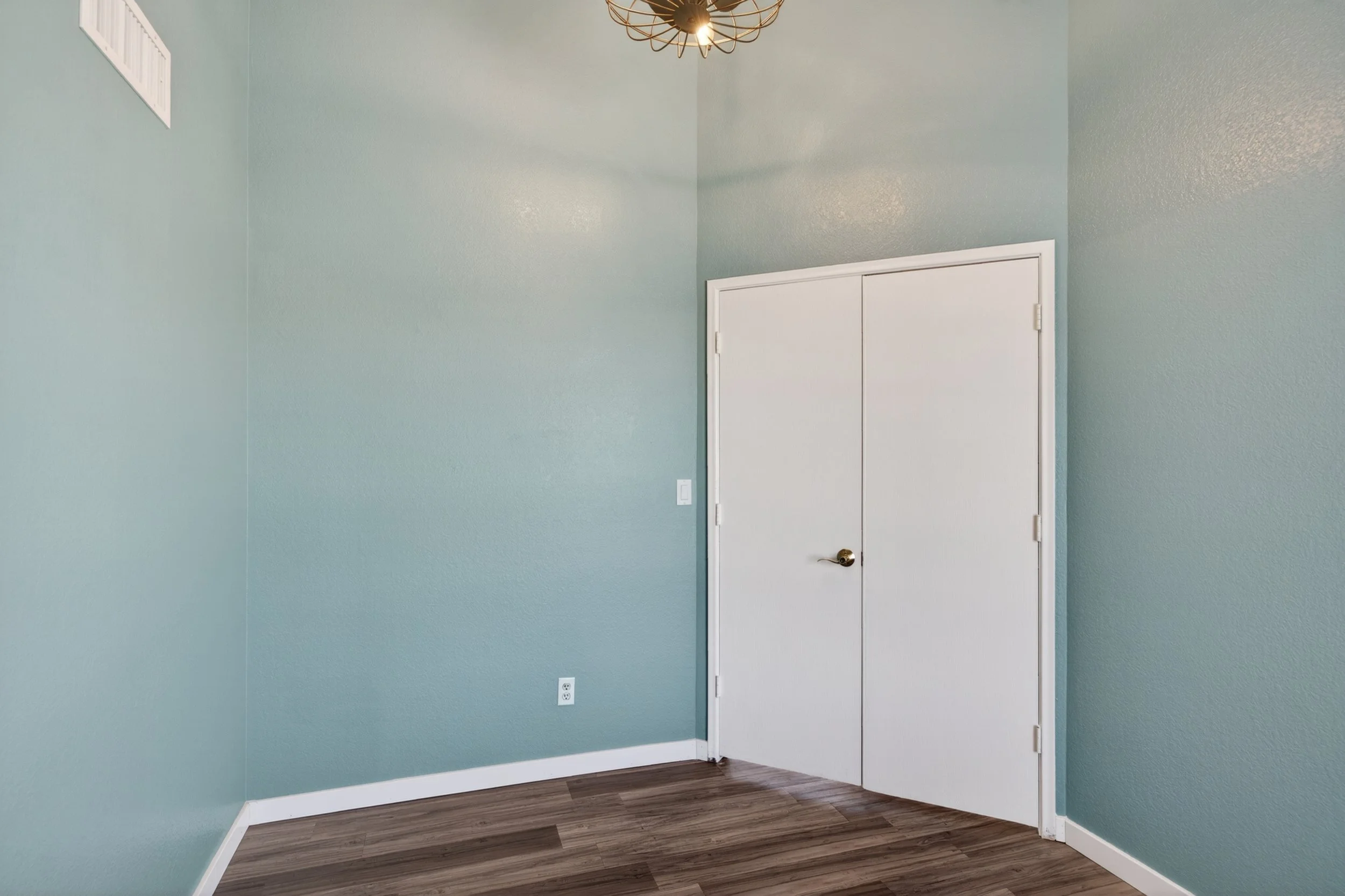 15 Bedroom 1 photo c.jpg