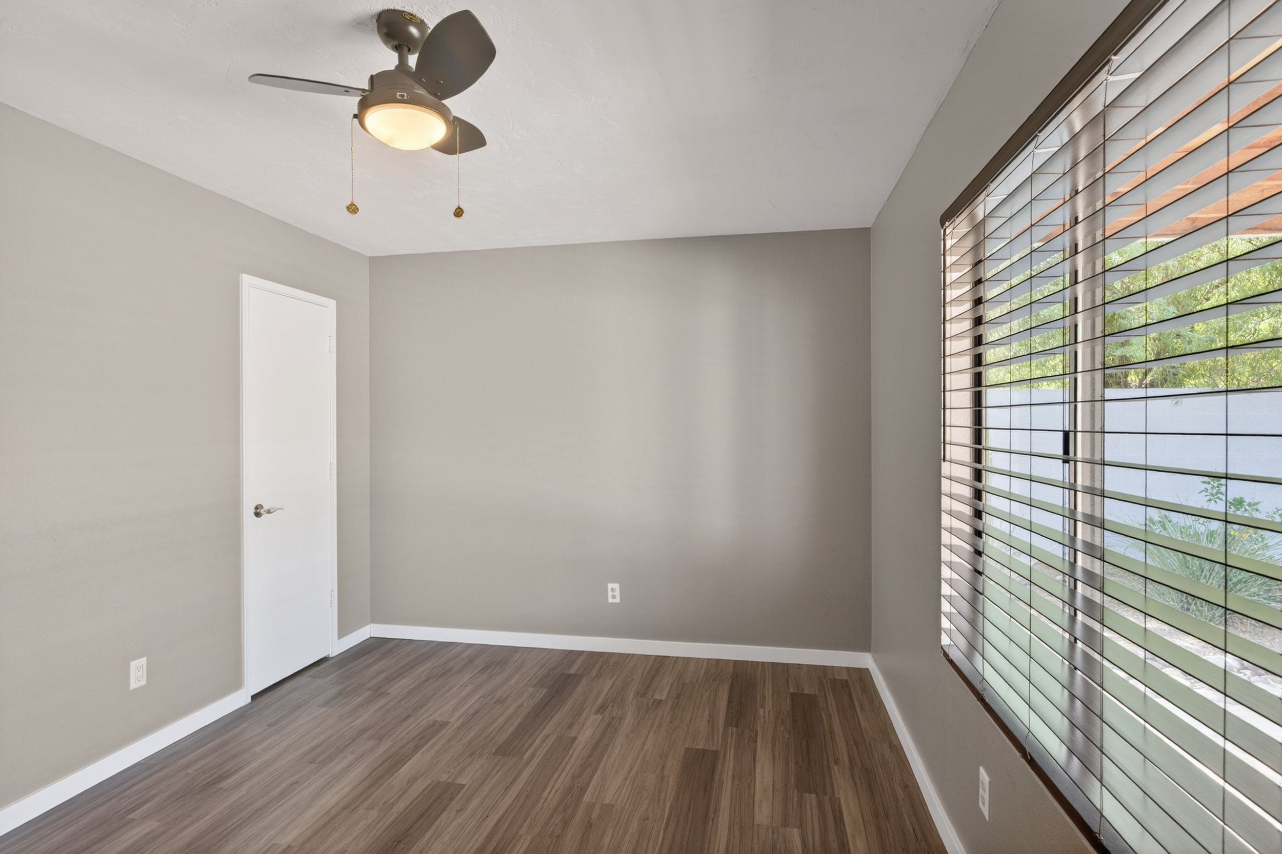 24 Bedroom 2 photo b.jpg