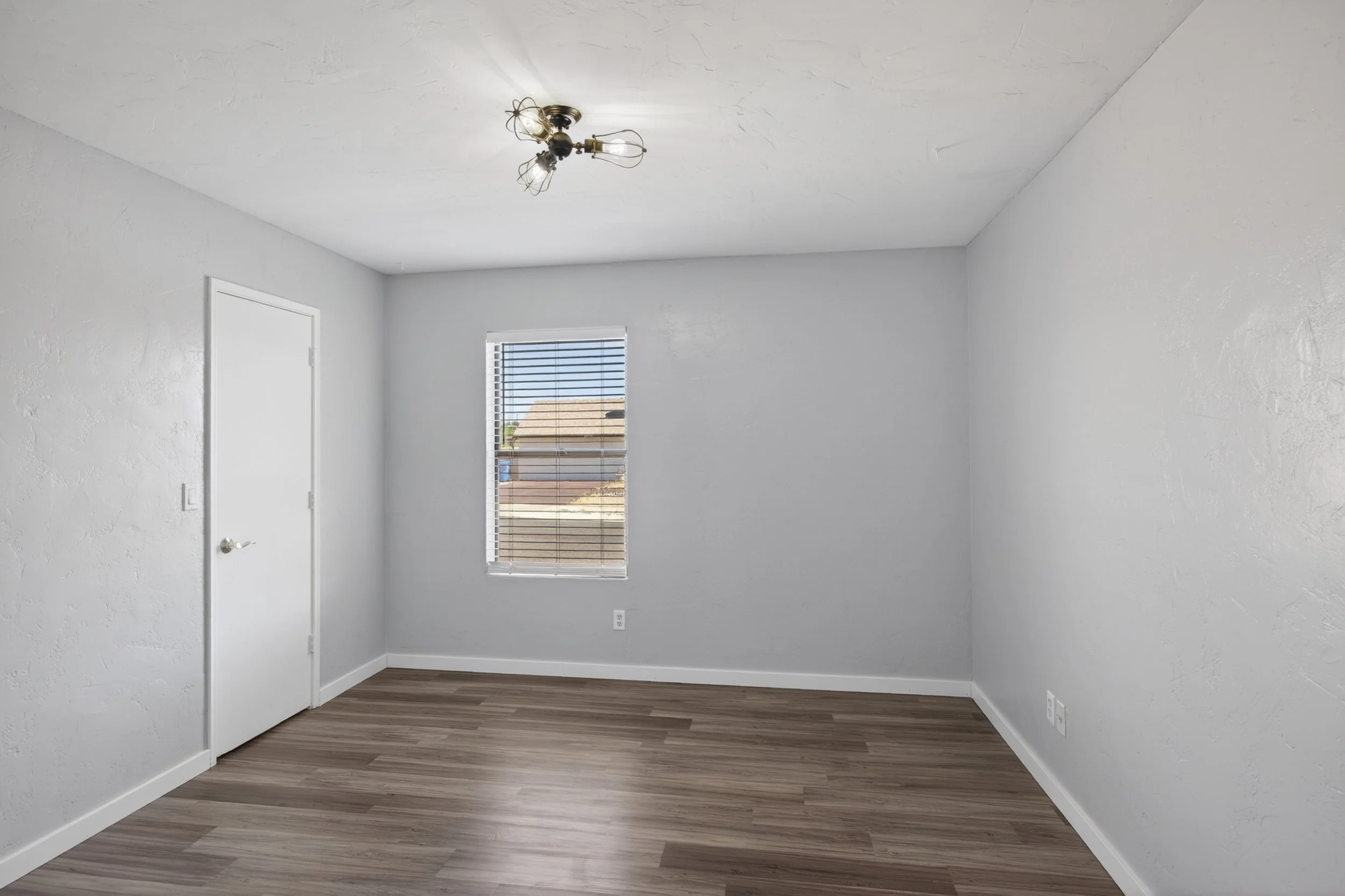 28 Main Bedroom photo b.jpg