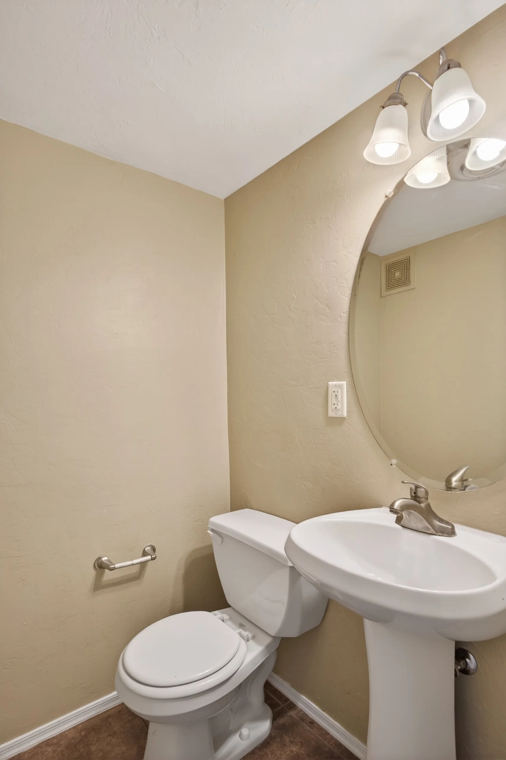 9 Bathroom 1.jpg