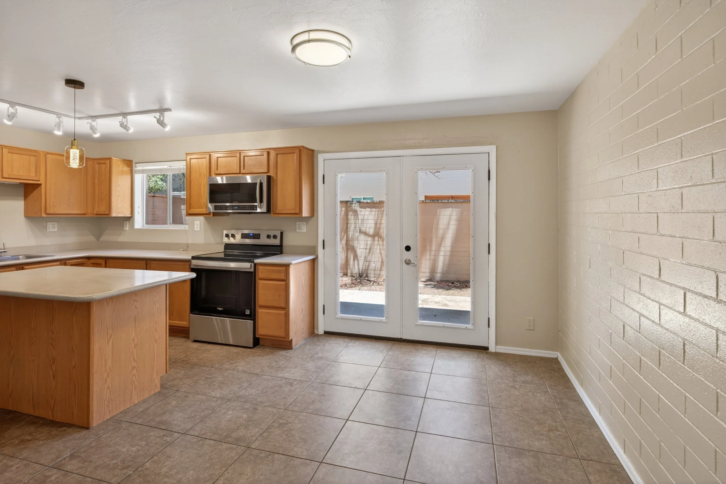 10 Kitchen photo a.jpg