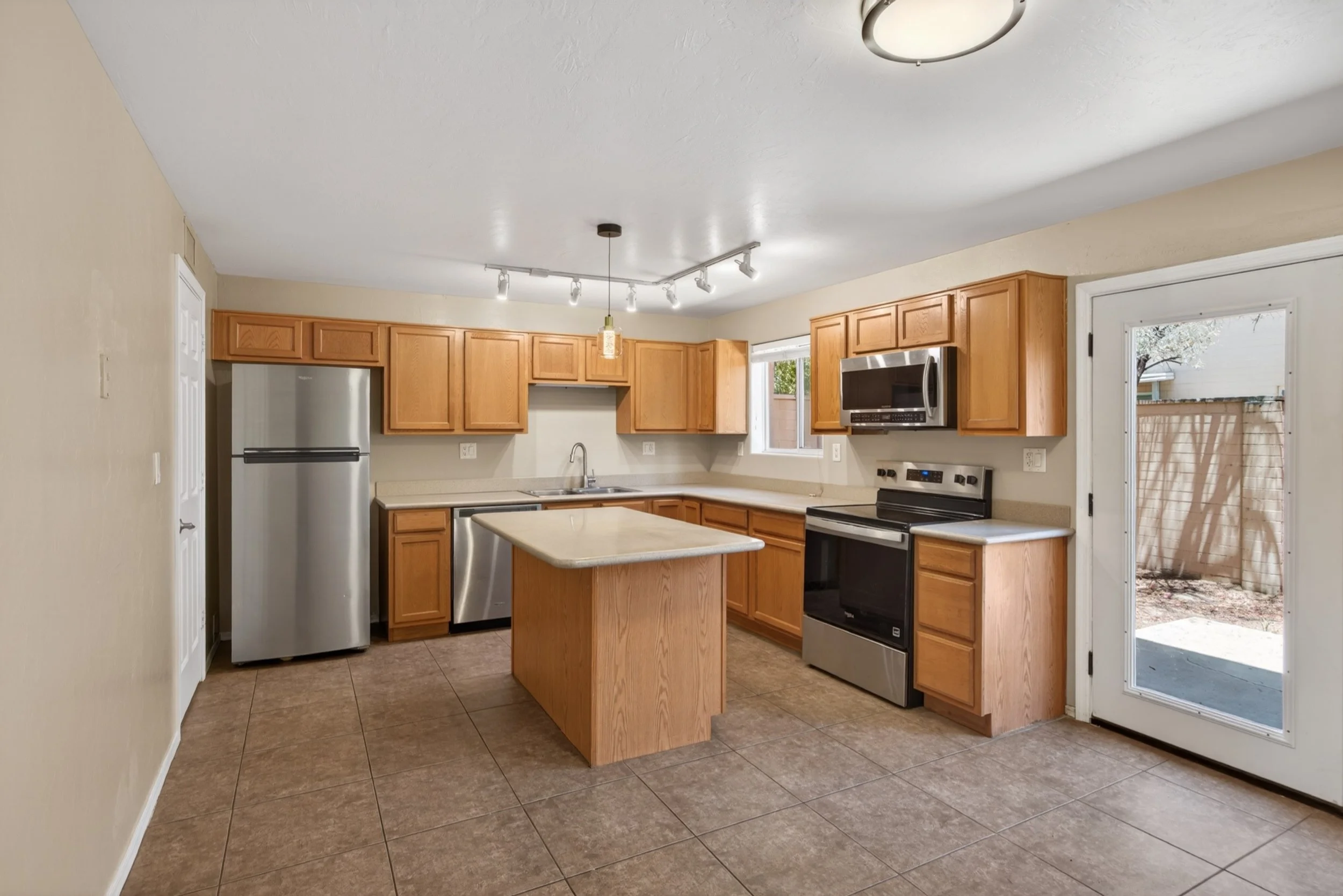 11 Kitchen photo b.jpg