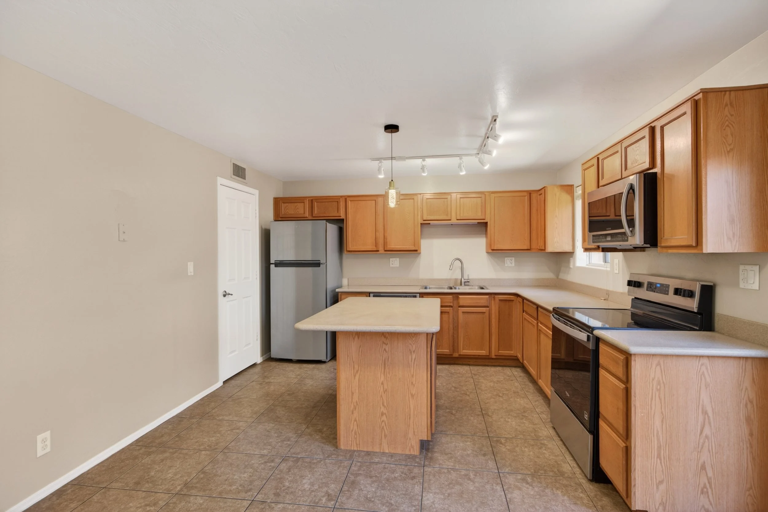 12 Kitchen photo c.jpg