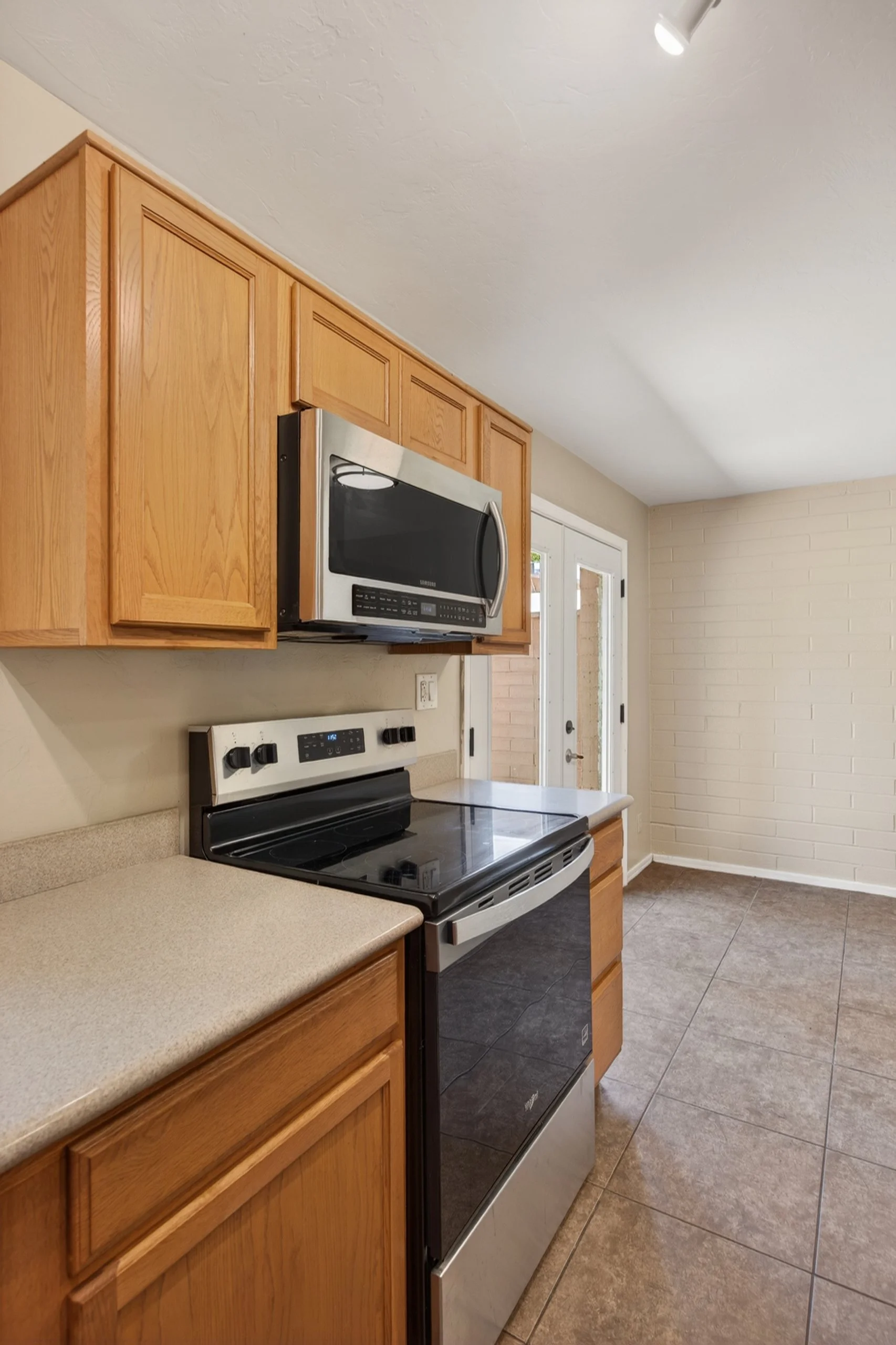 13 Kitchen photo d.jpg
