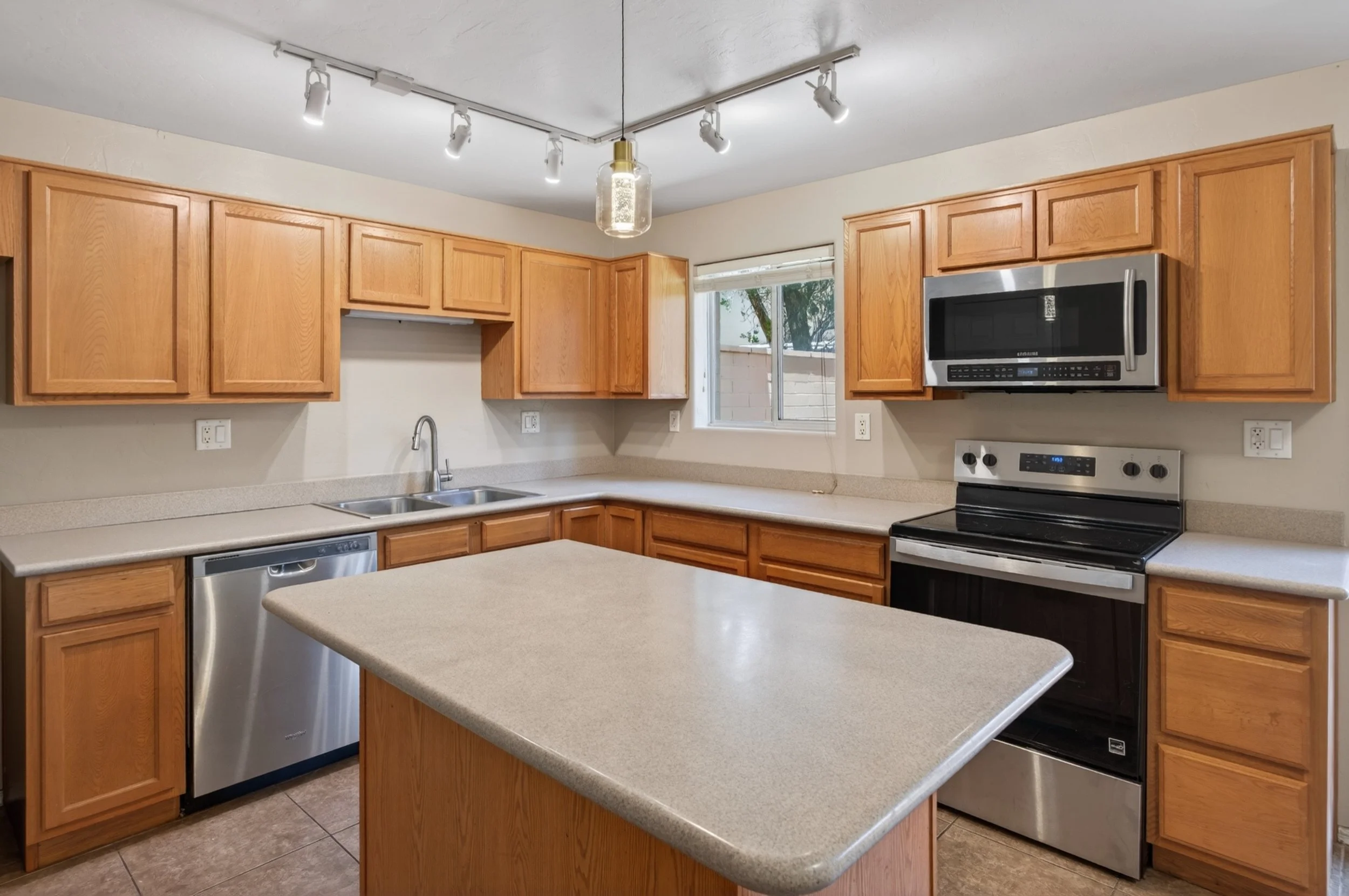 15 Kitchen photo f.jpg