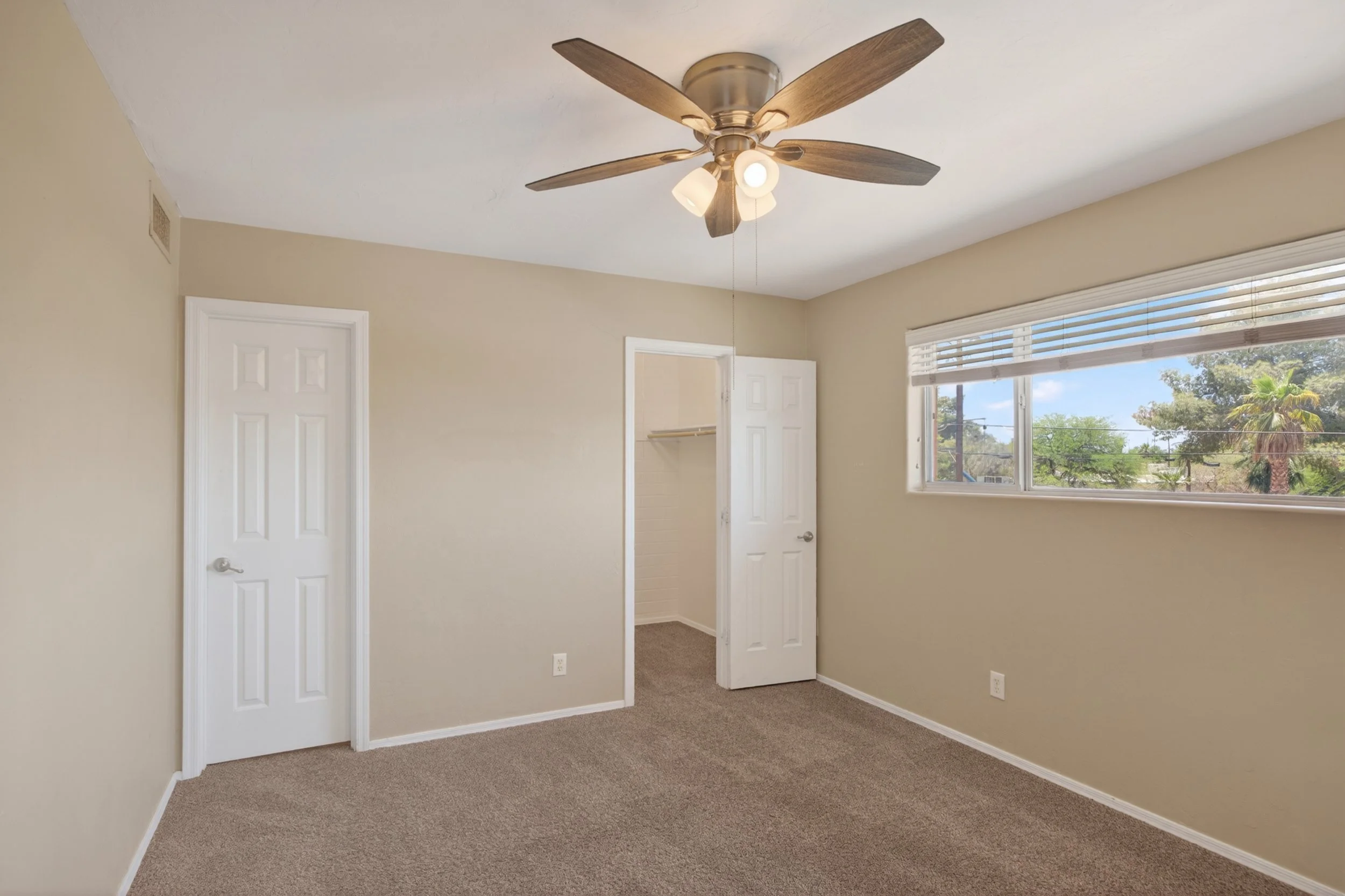 18 Bedroom 1 photo a.jpg